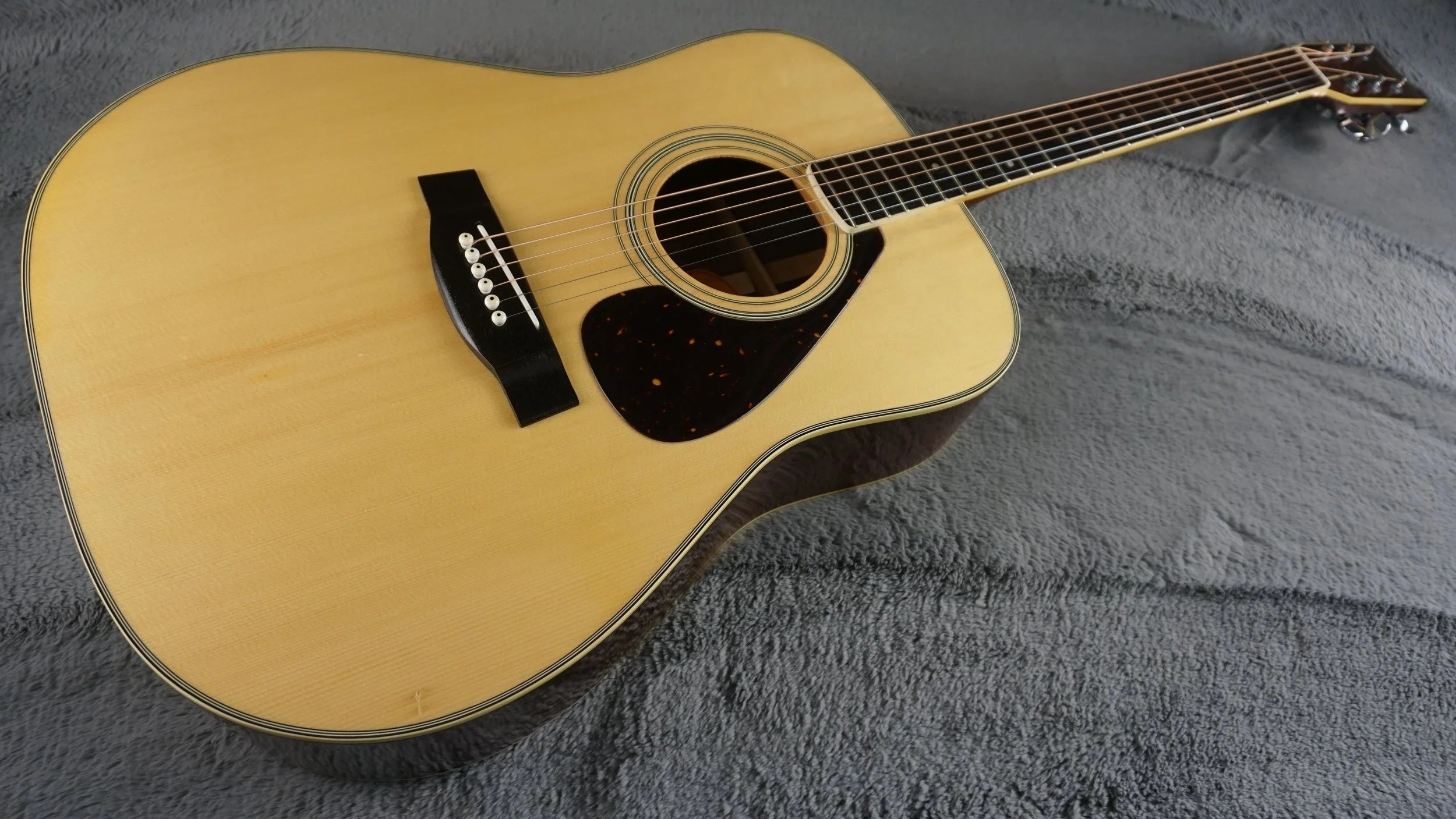 Yamaha FG-301 Japan Acoustic w/ Hard Case