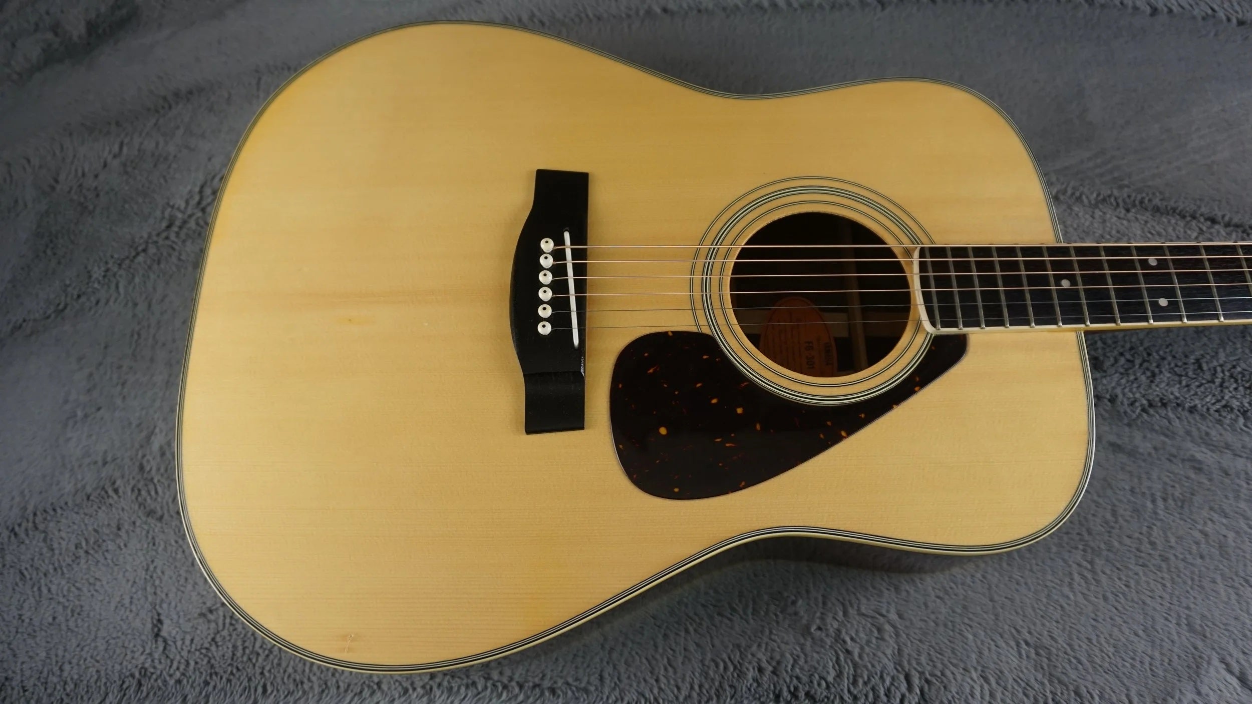 Yamaha FG-301 Japan Acoustic w/ Hard Case