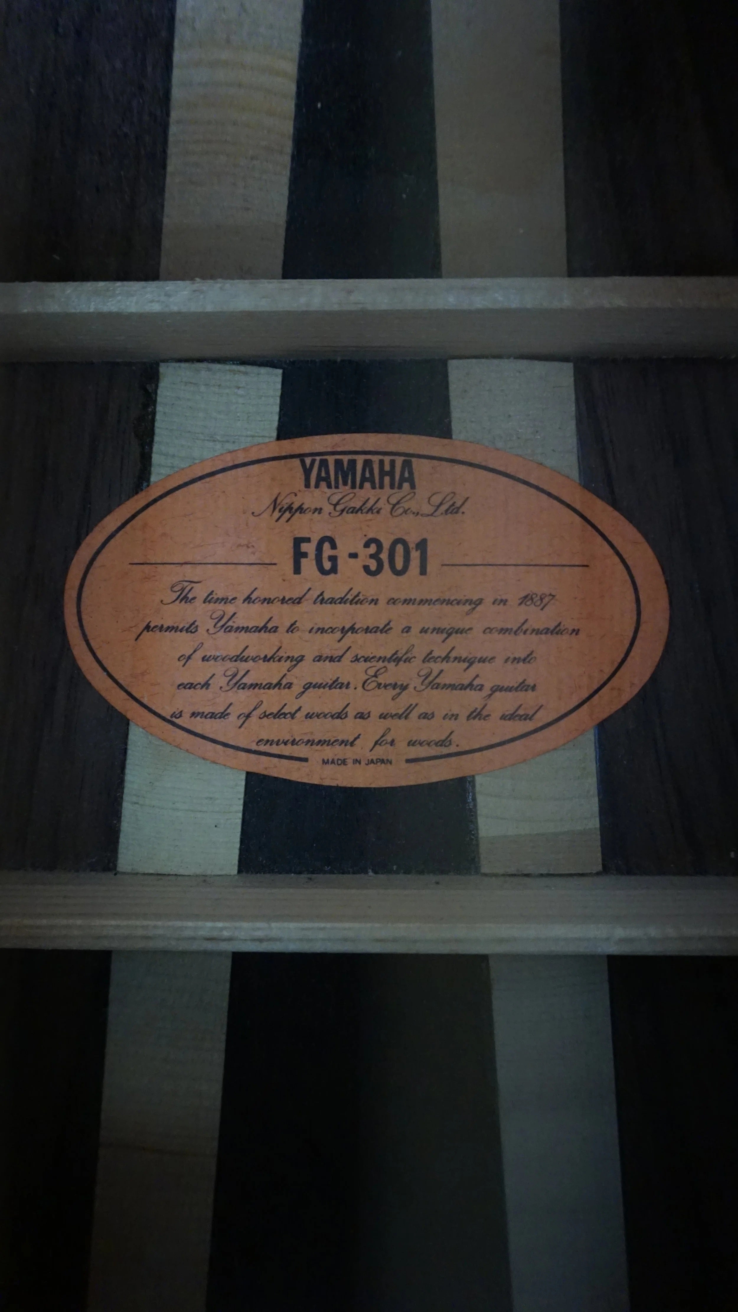 Yamaha FG-301 Japan Acoustic w/ Hard Case