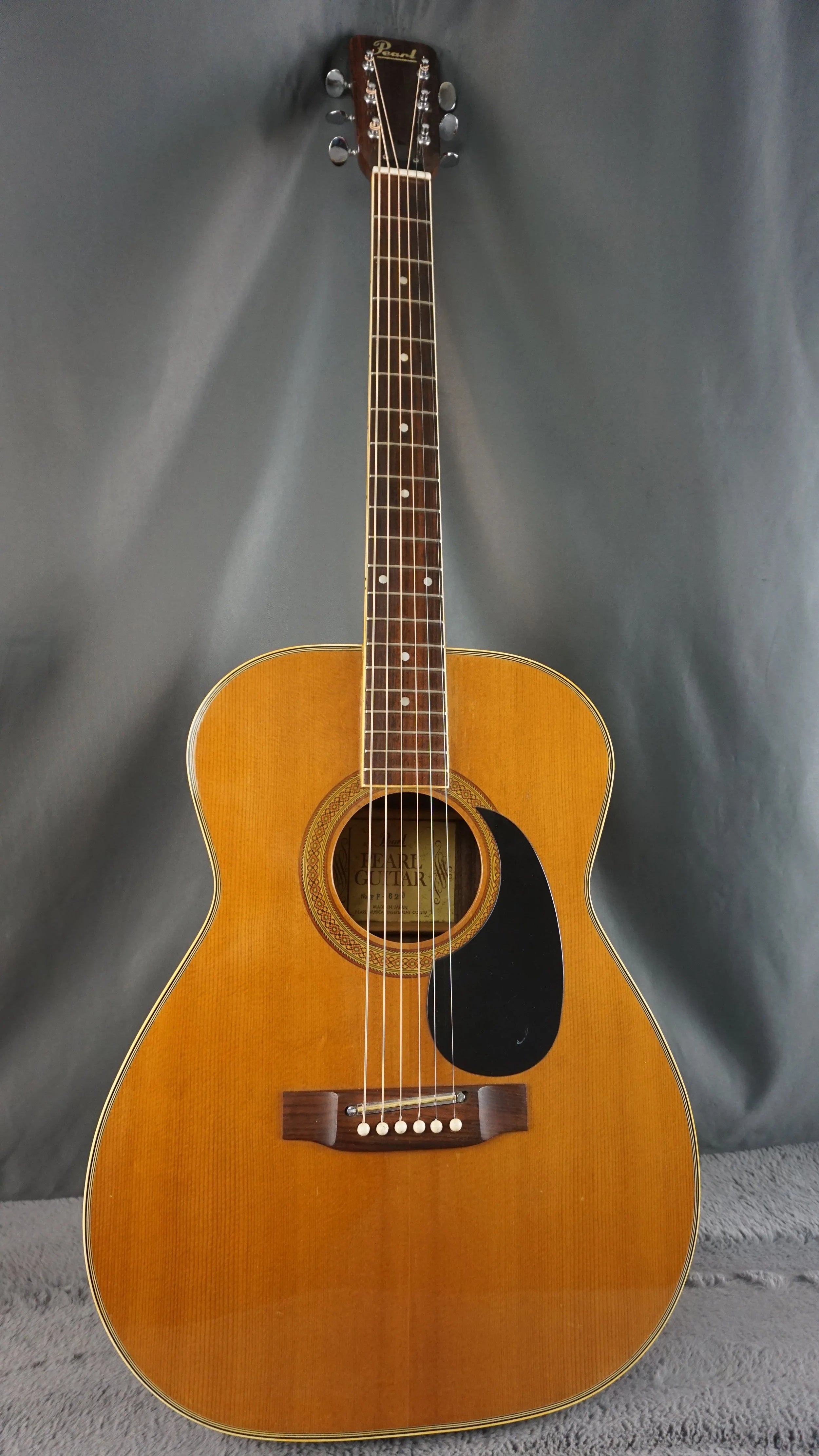 Pearl PF-620 Japan Acoustic Guitar