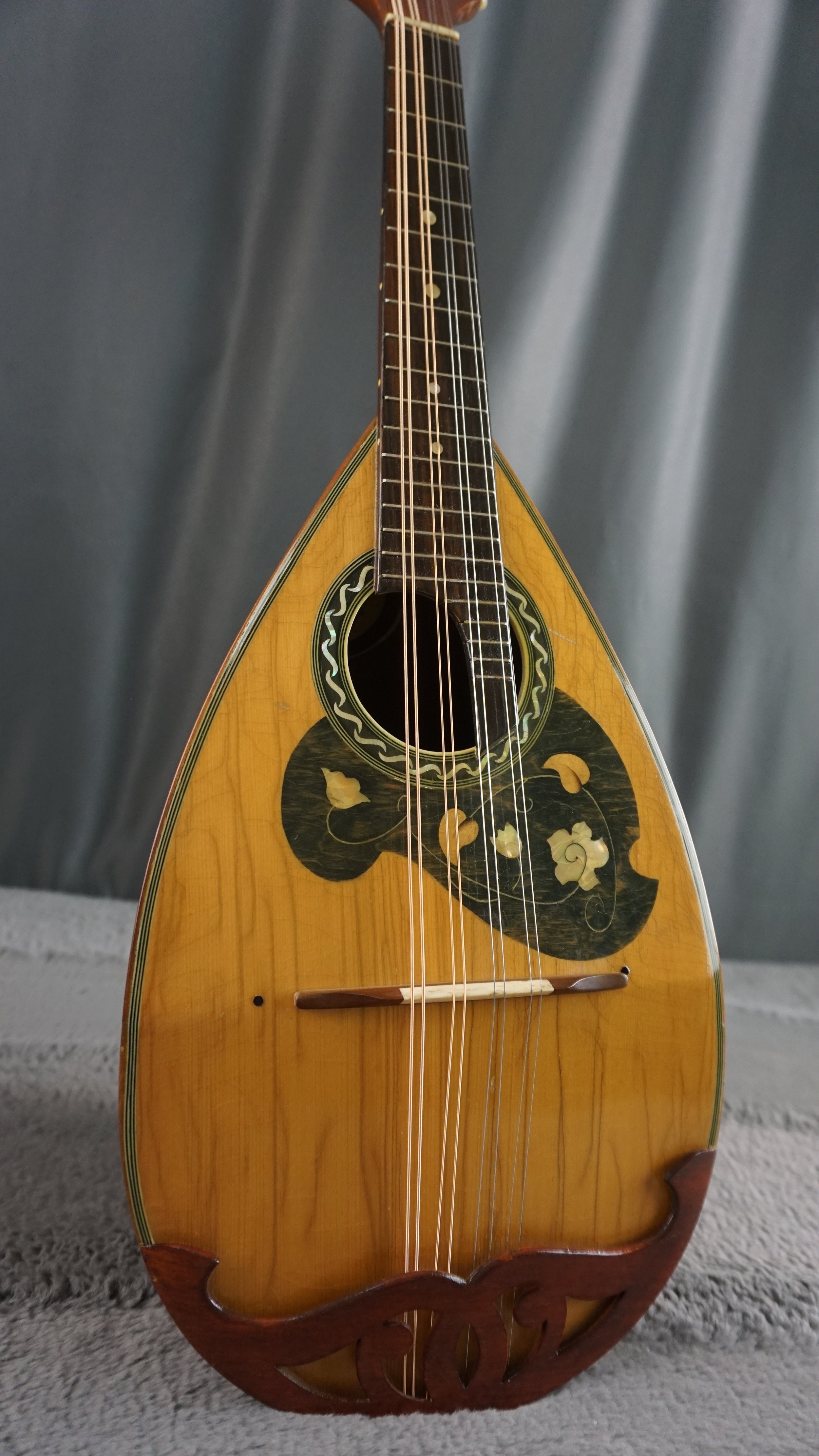 Suzuki Mandolin No. 201 Japanese Bowl Back Mandolin w/ Hard Case