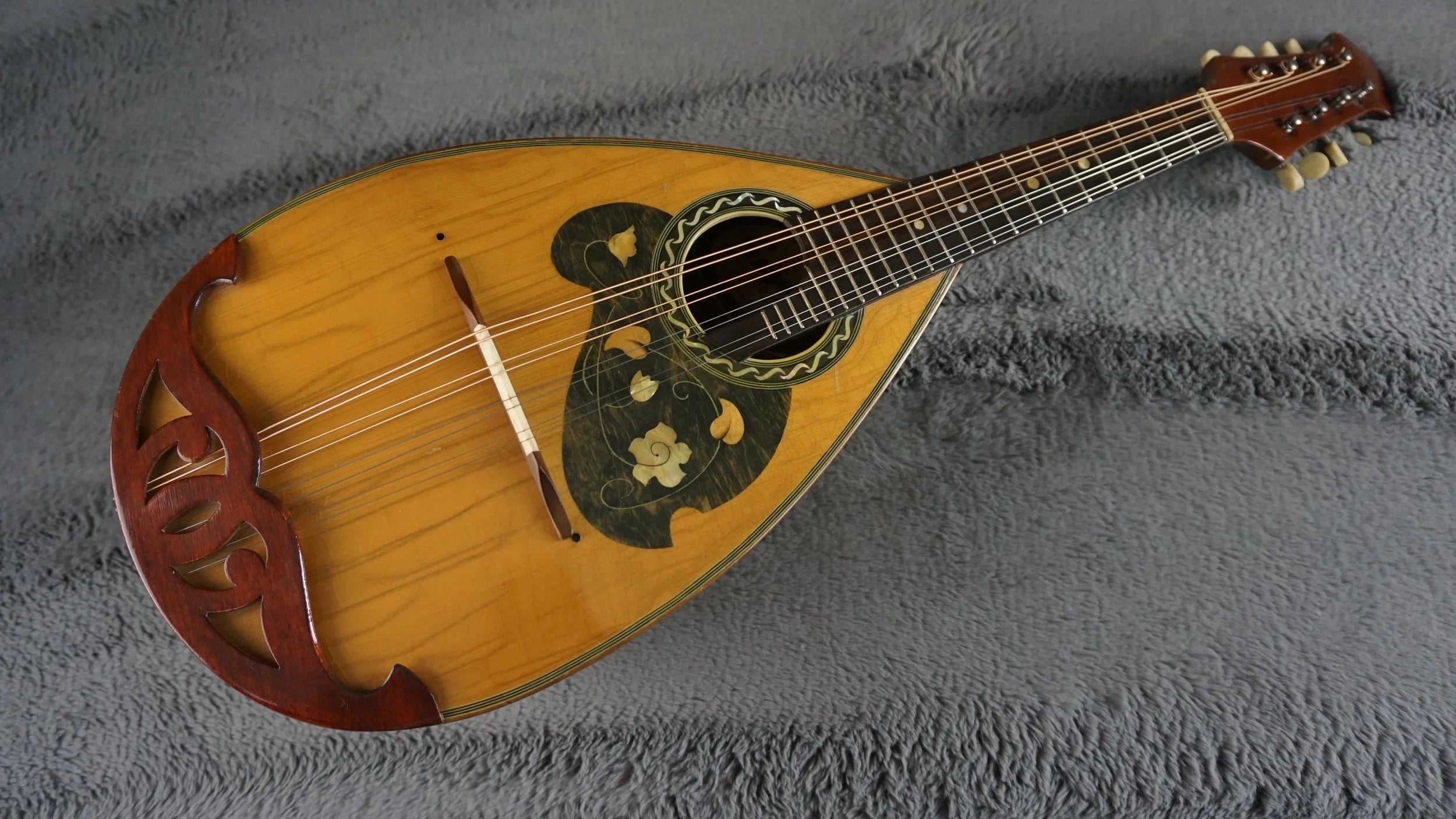 Suzuki Mandolin No. 201 Japanese Bowl Back Mandolin w/ Hard Case