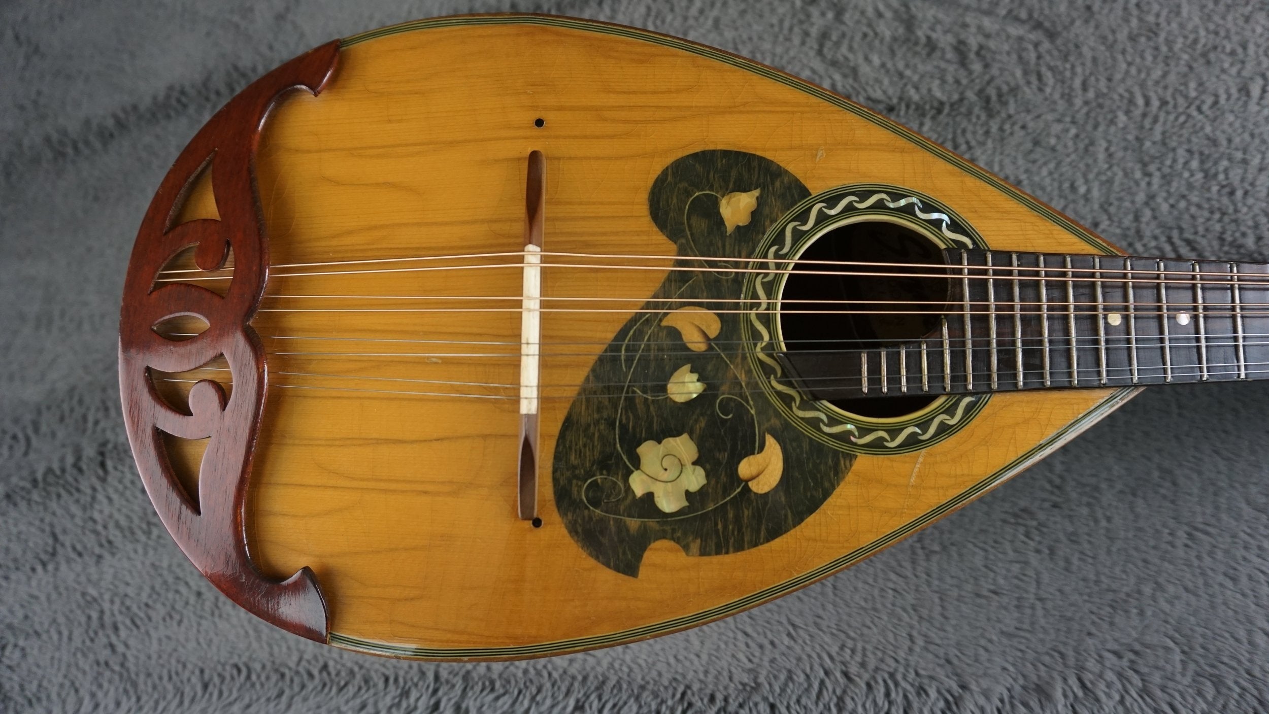 Suzuki Mandolin No. 201 Japanese Bowl Back Mandolin w/ Hard Case