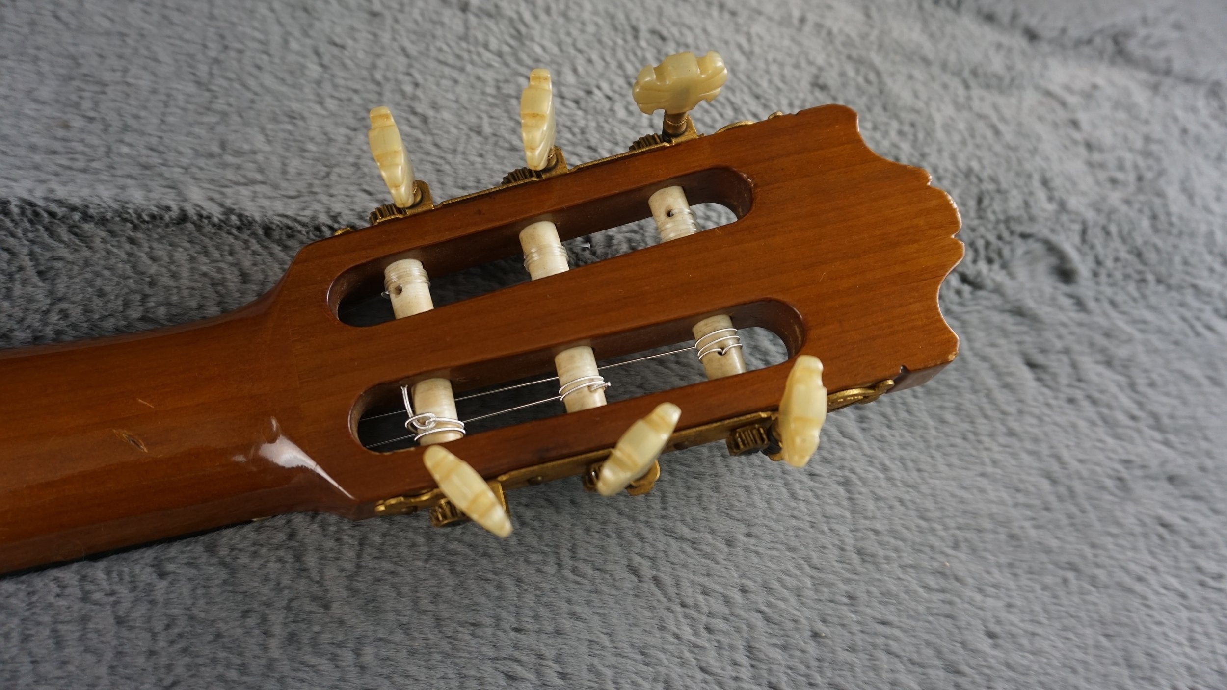 Yamaha C-300 Vintage Classical Guitar – MIJ Nippon Gakki – Solid Spruce Top w/ Case