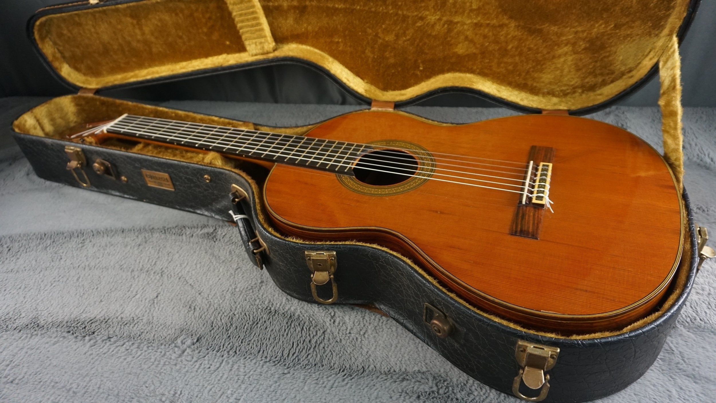 Yamaha C-300 Vintage Classical Guitar – MIJ Nippon Gakki – Solid Spruce Top w/ Case