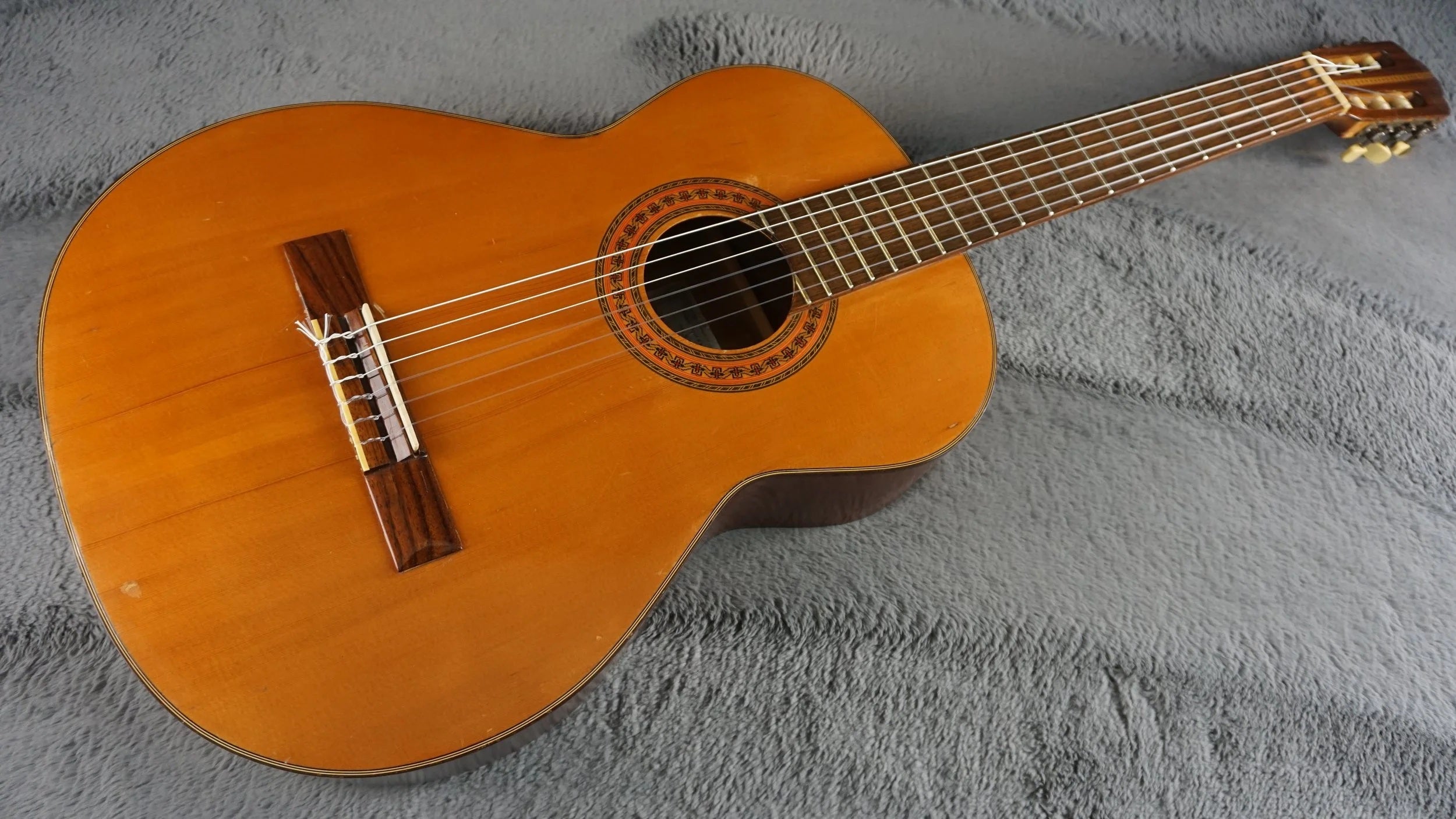 Vintage Japanese Classical Guitar – Suzuki / Nagano-Built – Made in Japan – 1960s MIJ Nylon – w/ Hard Case