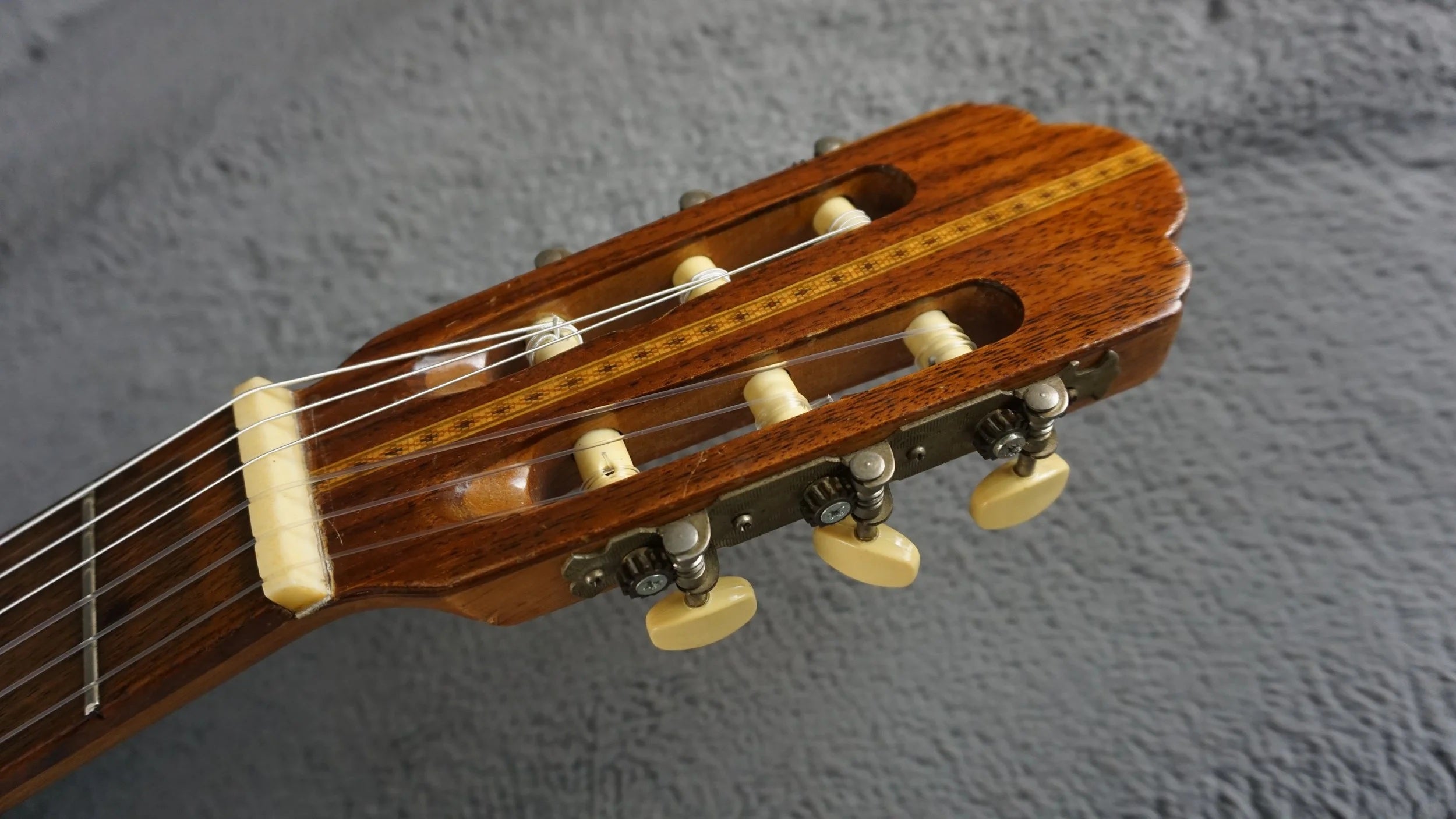 Vintage Japanese Classical Guitar – Suzuki / Nagano-Built – Made in Japan – 1960s MIJ Nylon – w/ Hard Case