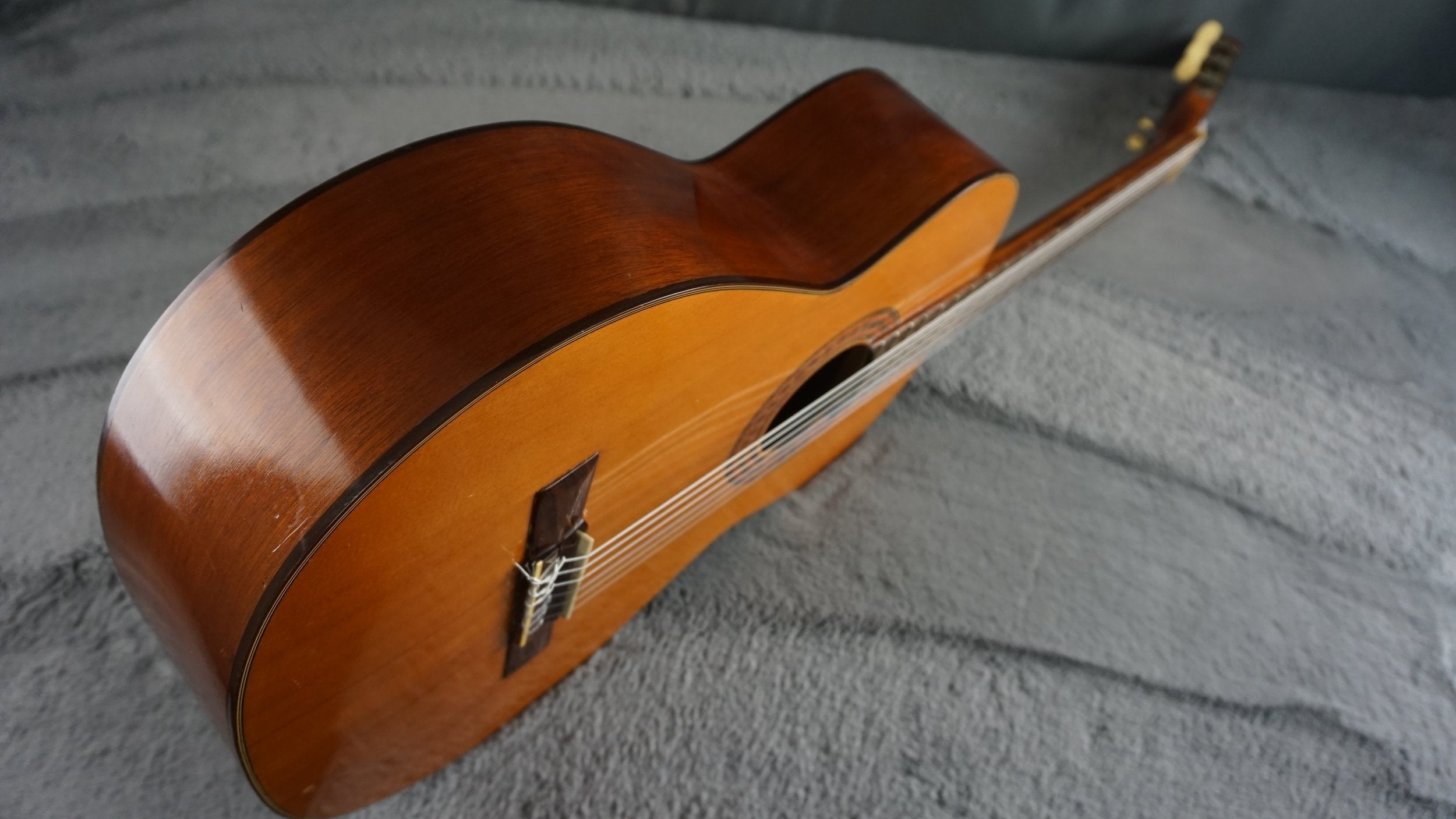 Vintage Japanese Classical Guitar – Suzuki / Nagano-Built – Made in Japan – 1960s MIJ Nylon – w/ Hard Case