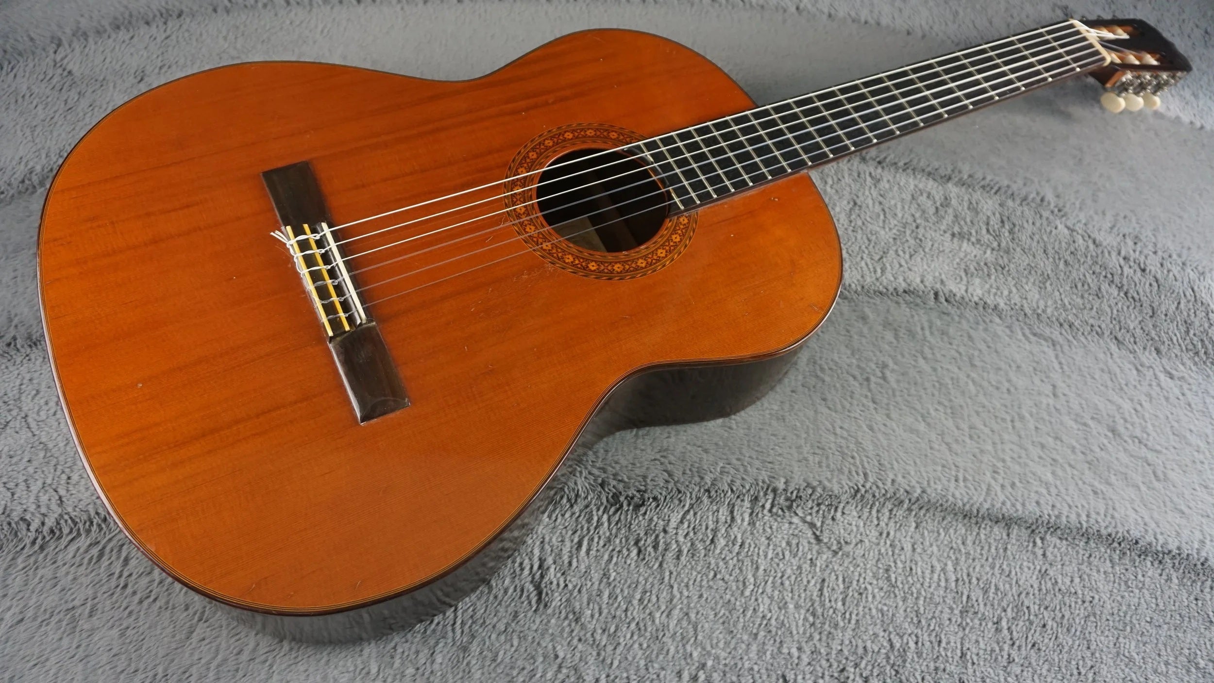 Aria M-18 Classical Guitar – Made in Japan – Solid Spruce Top – With Original Hard Case