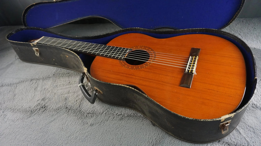 Aria M-18 Classical Guitar – Made in Japan – Solid Spruce Top – With Original Hard Case