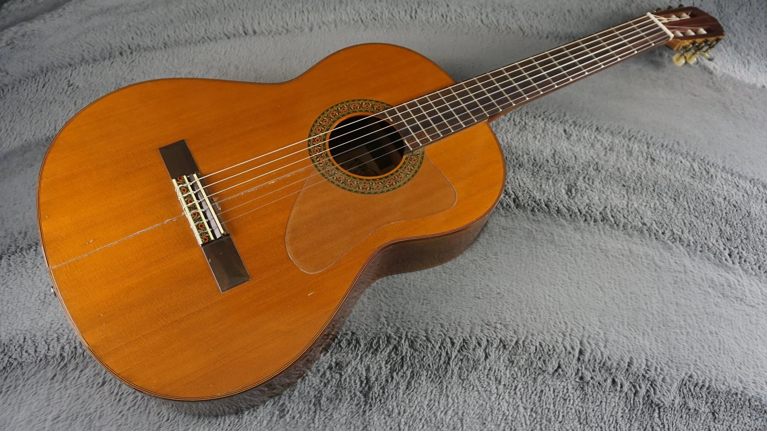 1974 Yamaha GC-5M Handmade Classical Guitar w/ OHSC – Center Seam Repair – Made in Japan