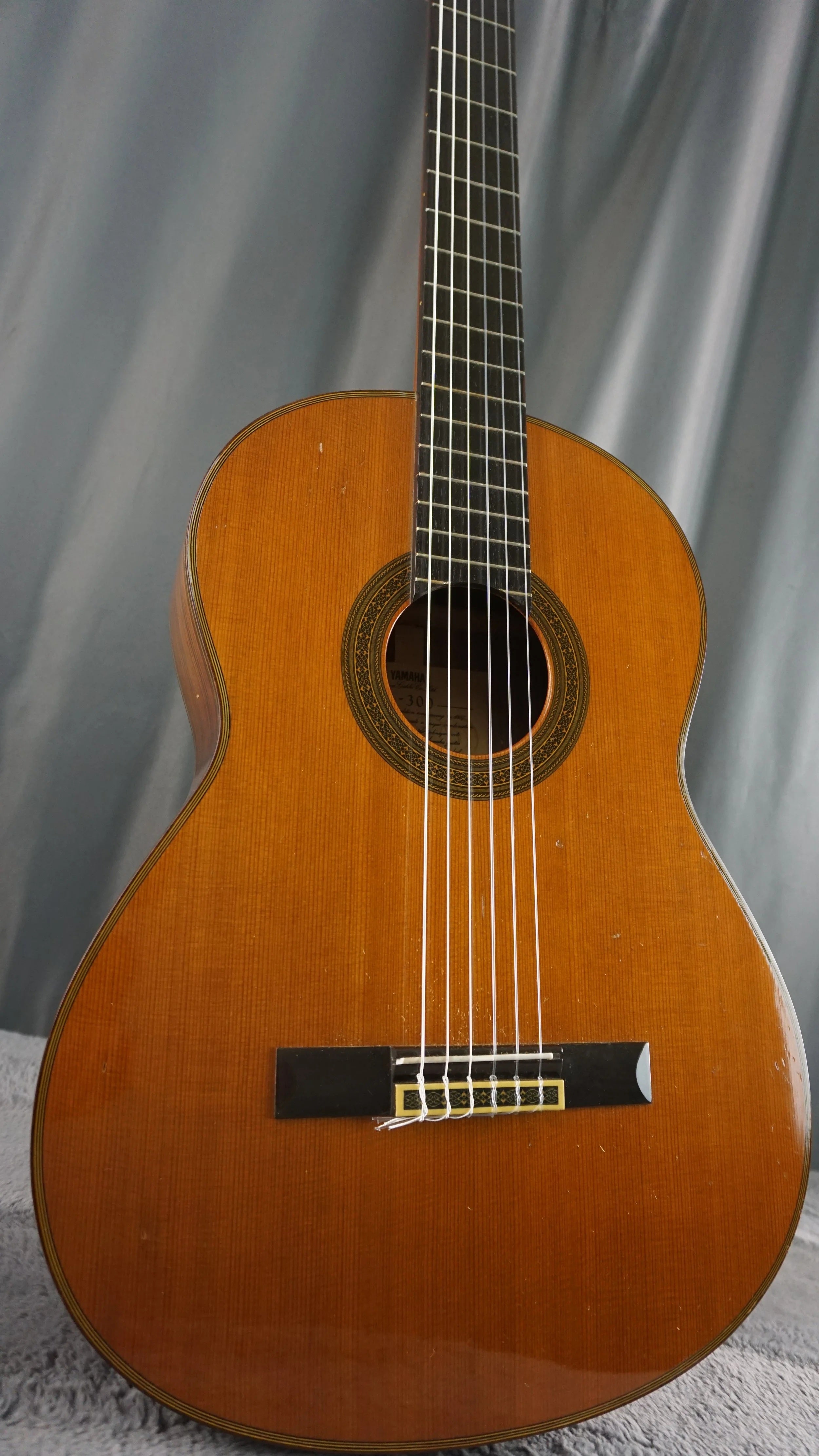 Yamaha C-300 Classical Guitar MIJ w/ OHSC – Nippon Gakki Era – Solid Top