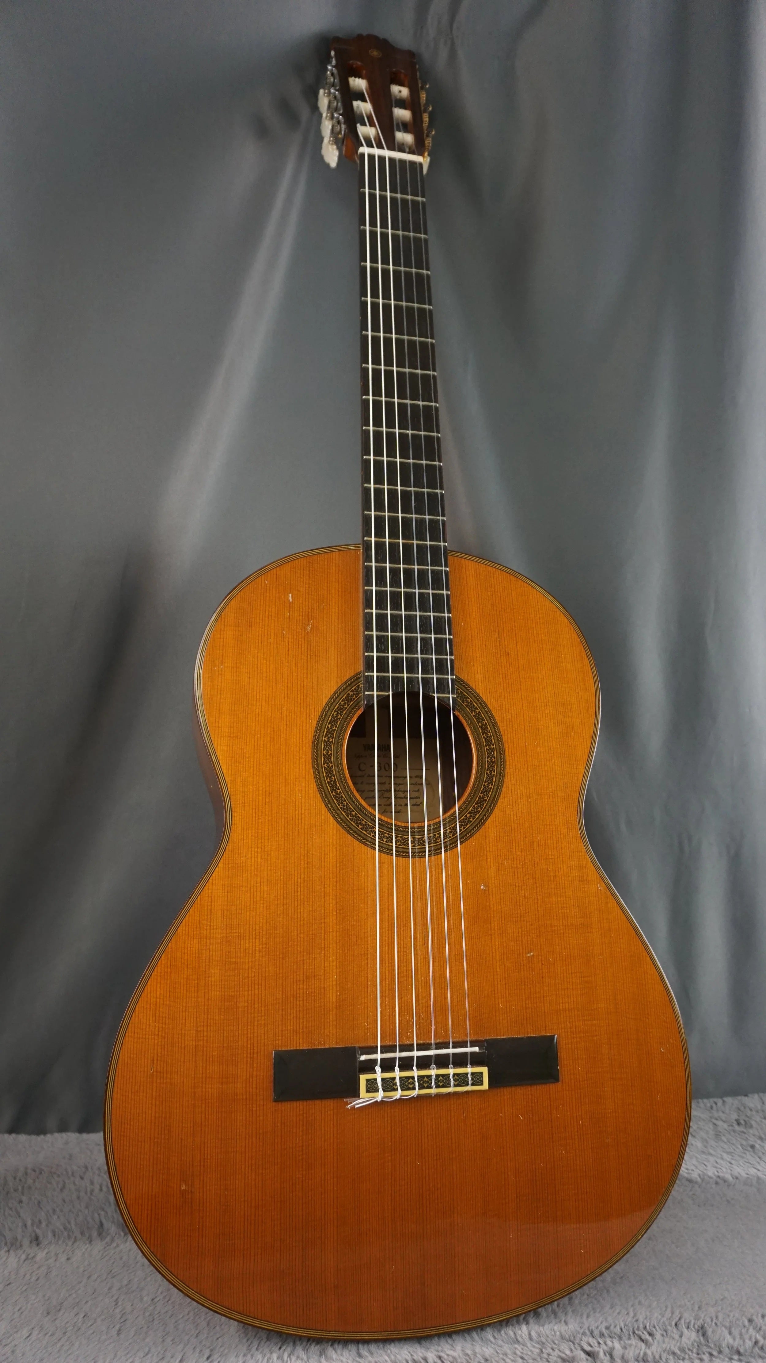 Yamaha C-300 Classical Guitar MIJ w/ OHSC – Nippon Gakki Era – Solid Top