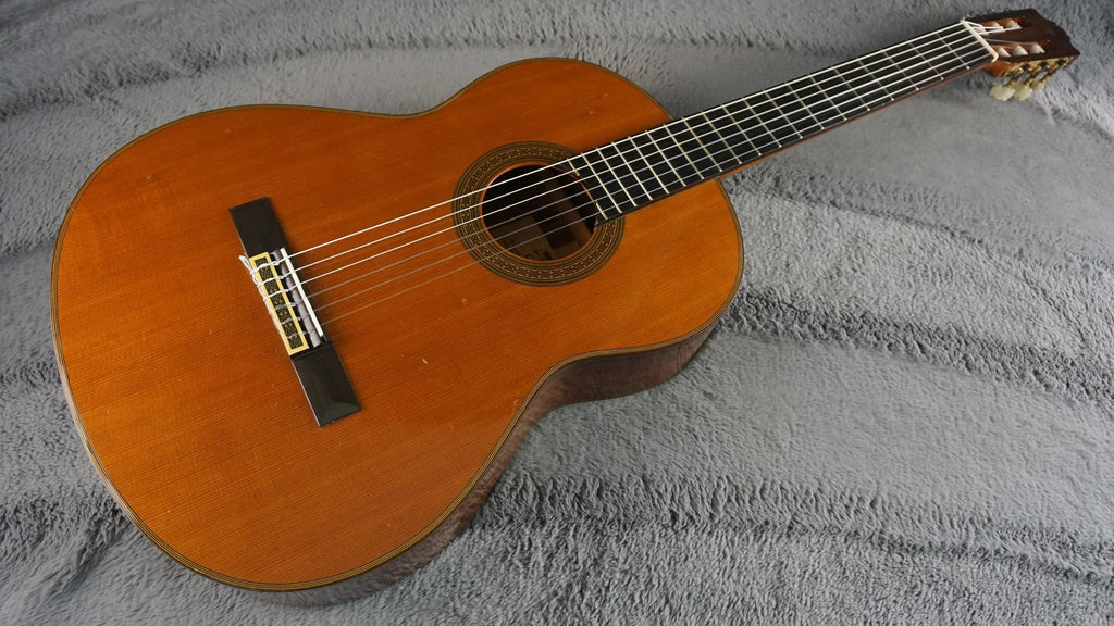 Yamaha C-300 Classical Guitar MIJ w/ OHSC – Nippon Gakki Era – Solid Top
