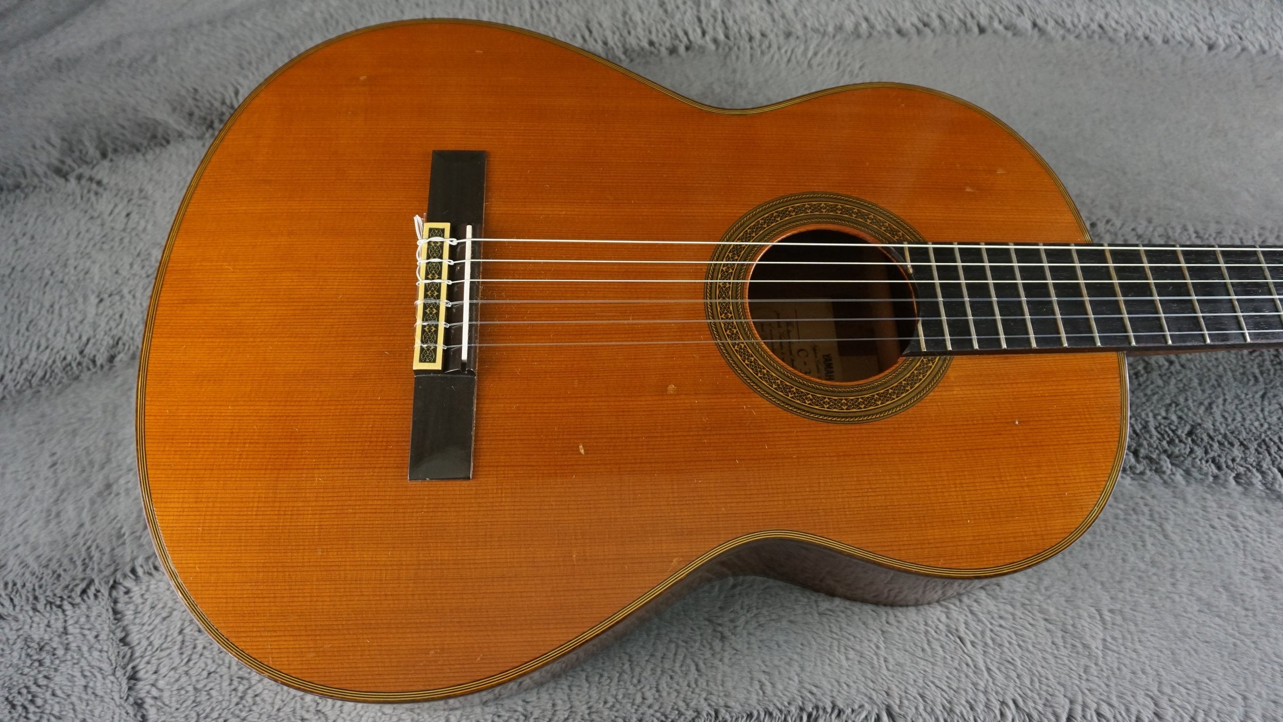 Yamaha C-300 Classical Guitar MIJ w/ OHSC – Nippon Gakki Era – Solid Top