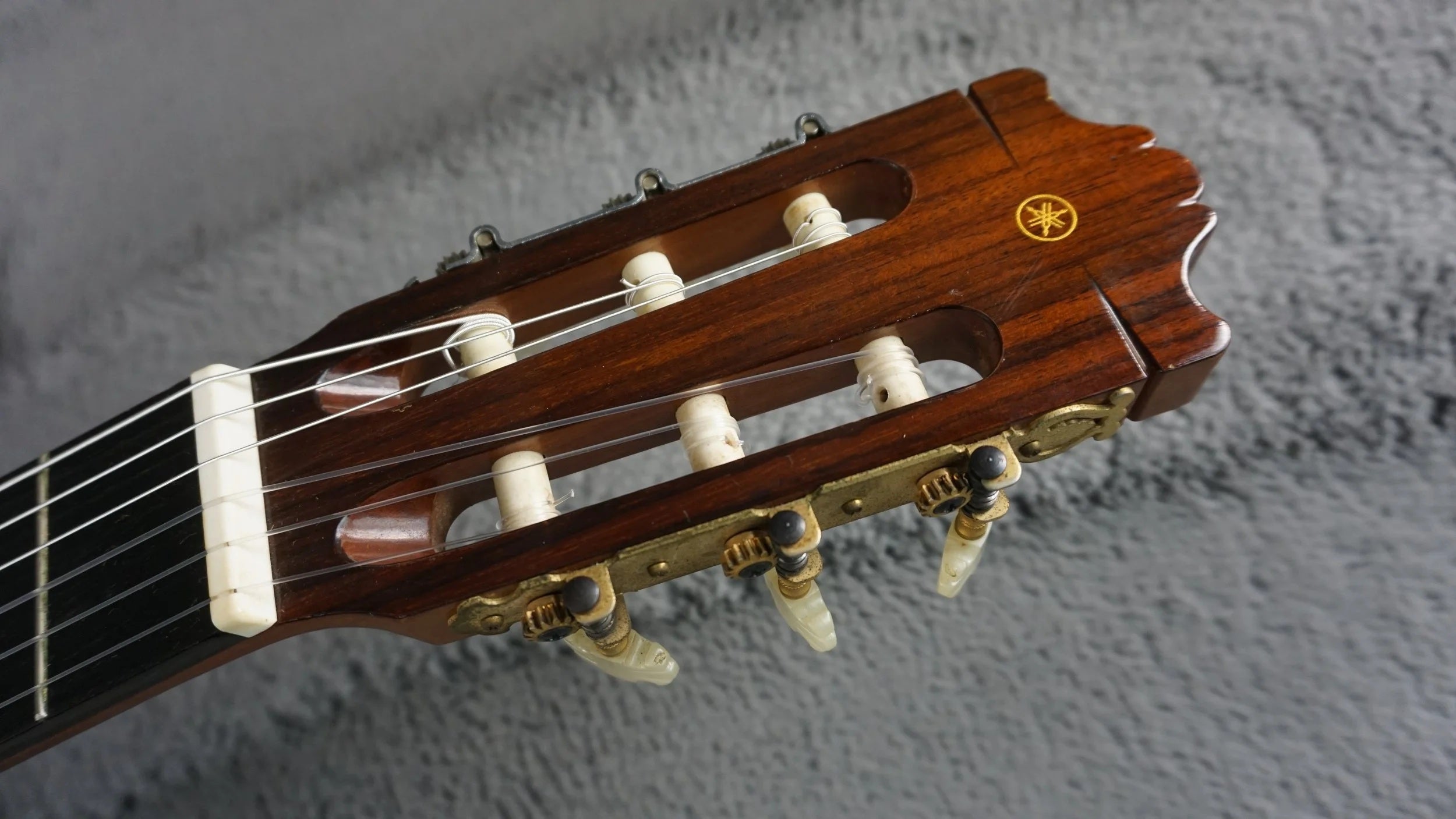 Yamaha C-300 Classical Guitar MIJ w/ OHSC – Nippon Gakki Era – Solid Top