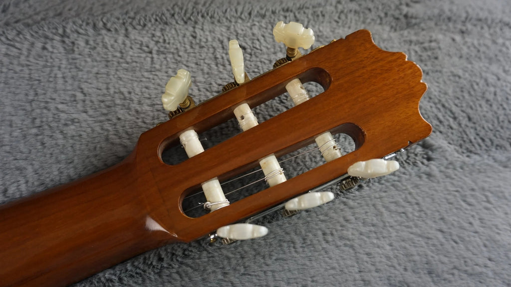 Yamaha C-300 Classical Guitar MIJ w/ OHSC – Nippon Gakki Era – Solid Top