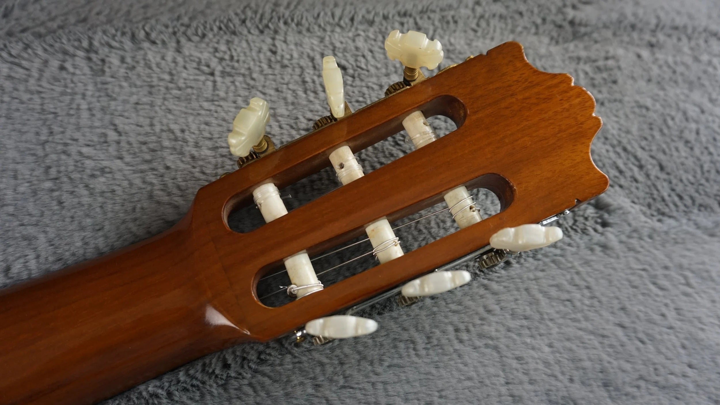 Yamaha C-300 Classical Guitar MIJ w/ OHSC – Nippon Gakki Era – Solid Top