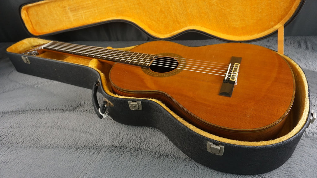 Yamaha C-300 Classical Guitar MIJ w/ OHSC – Nippon Gakki Era – Solid Top