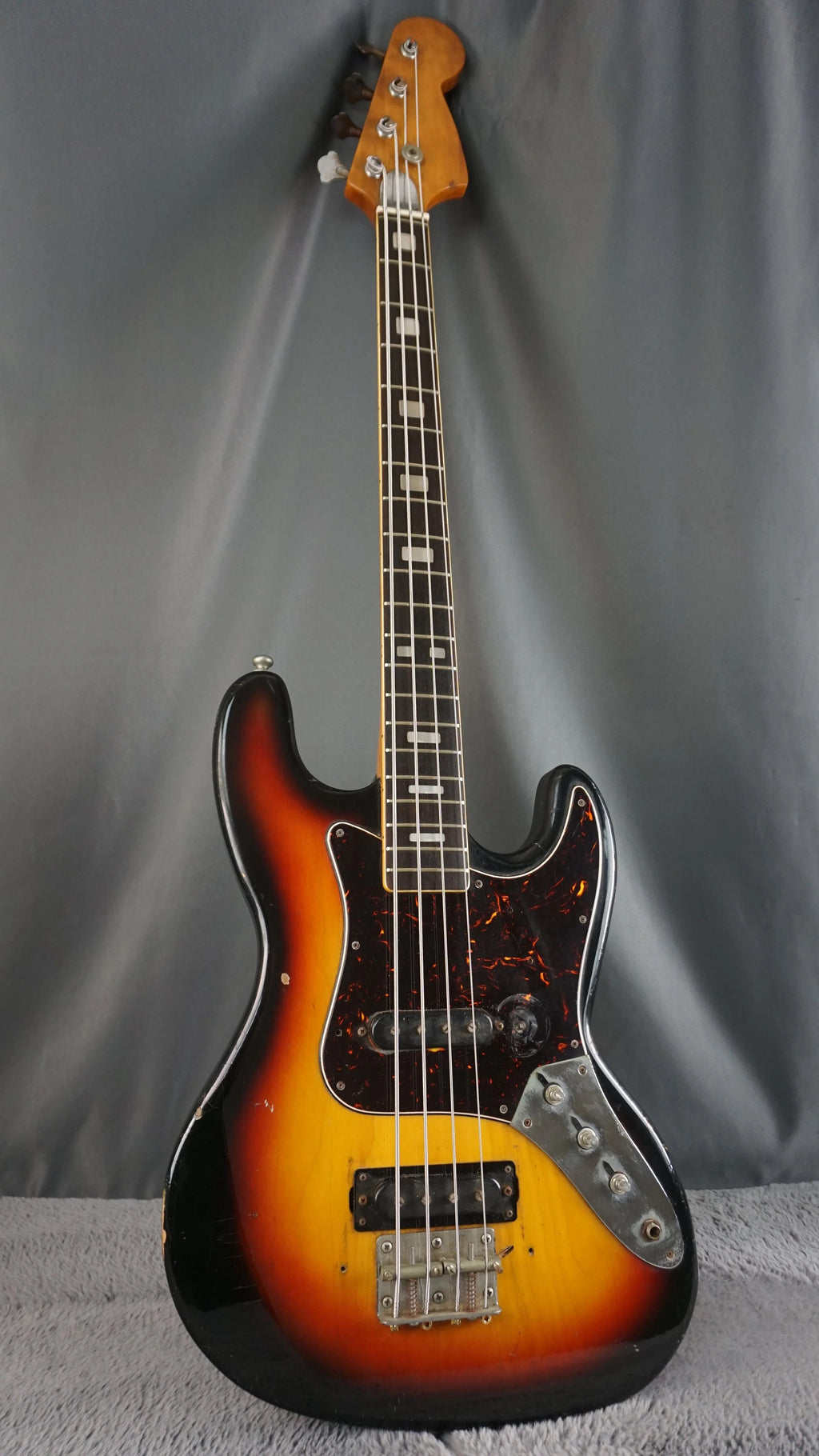 Vintage MIJ Offset 4-String Bass Sunburst – 30" Short Scale