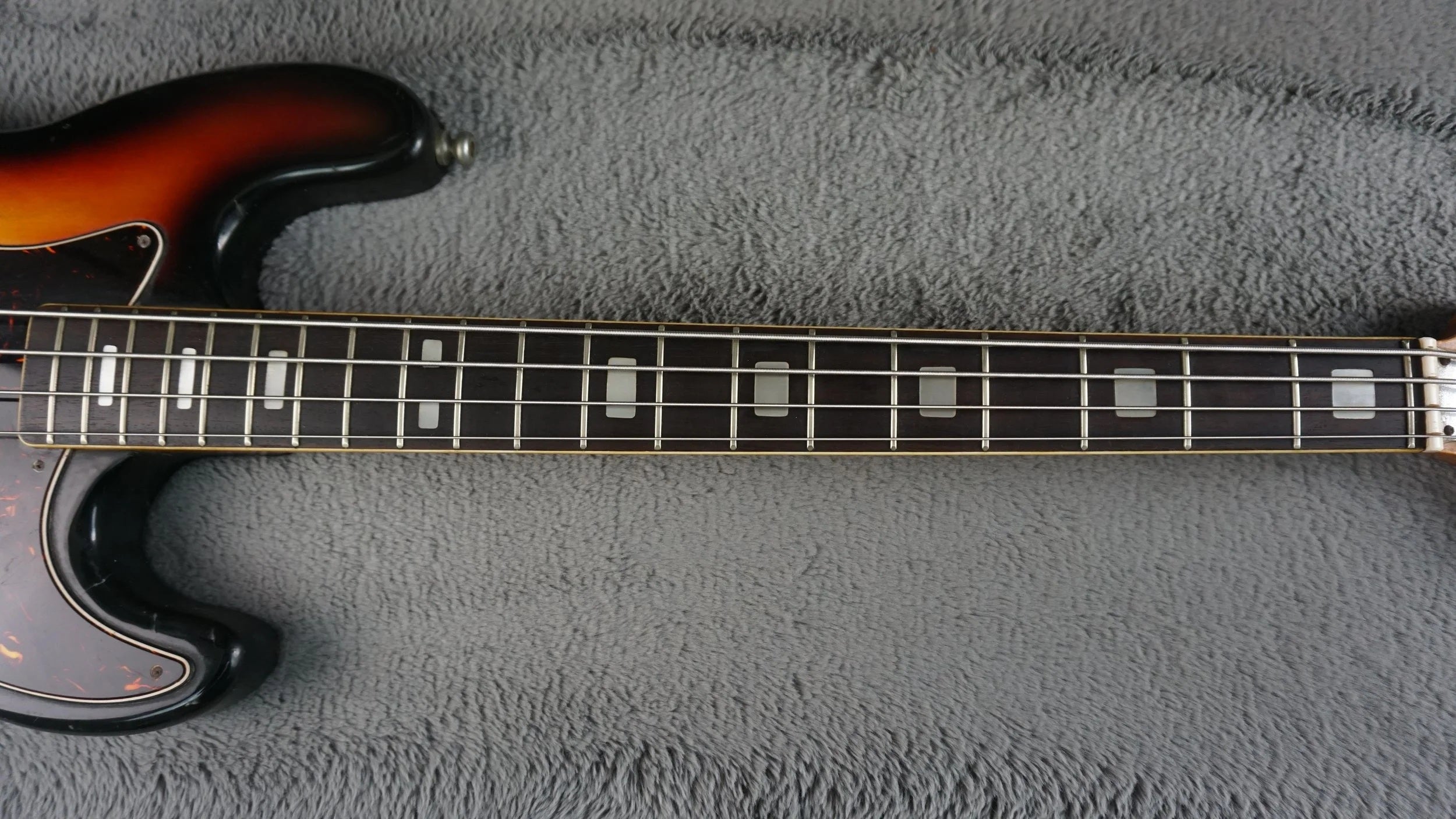 Vintage MIJ Offset 4-String Bass Sunburst – 30" Short Scale