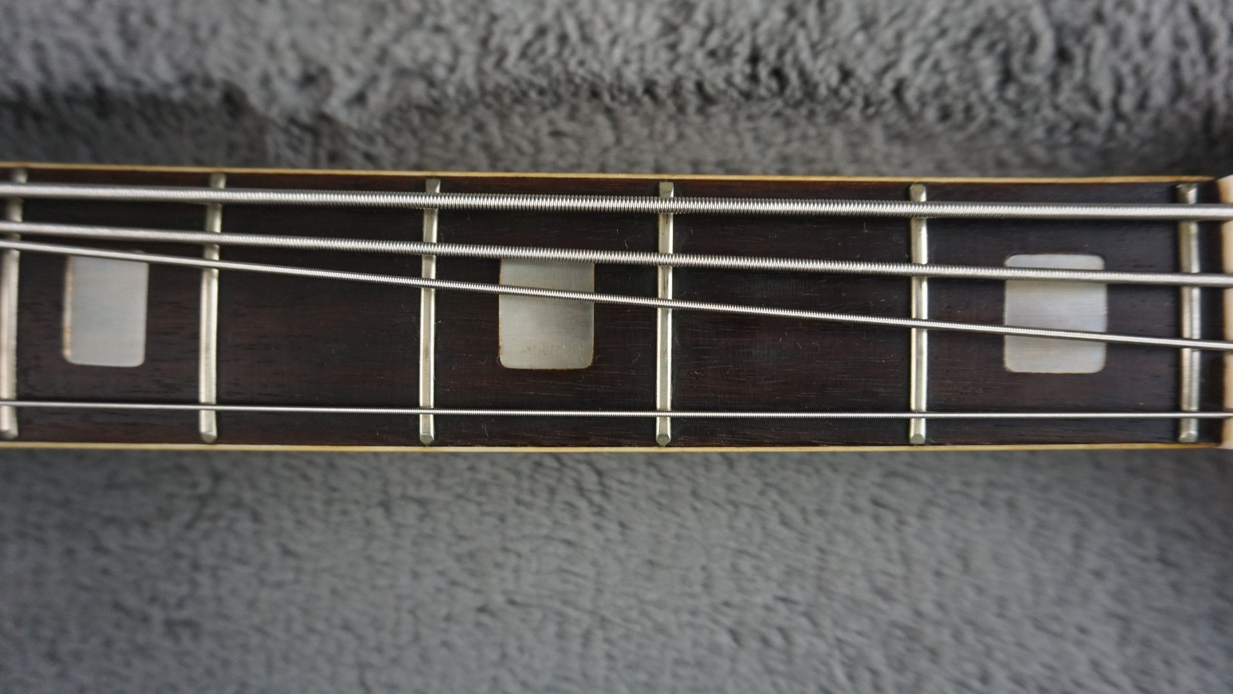 Vintage MIJ Offset 4-String Bass Sunburst – 30" Short Scale