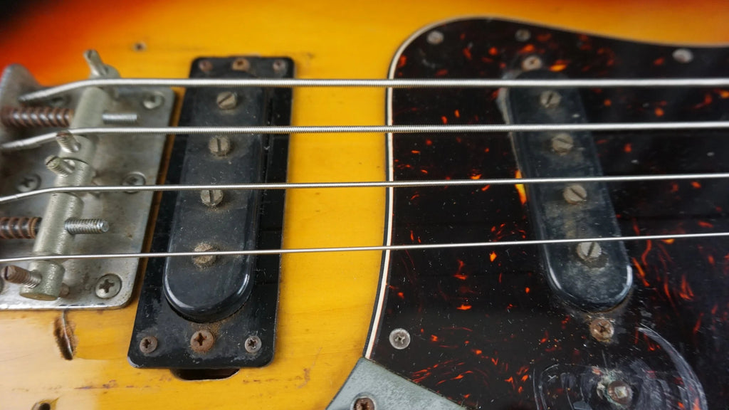 Vintage MIJ Offset 4-String Bass Sunburst – 30" Short Scale