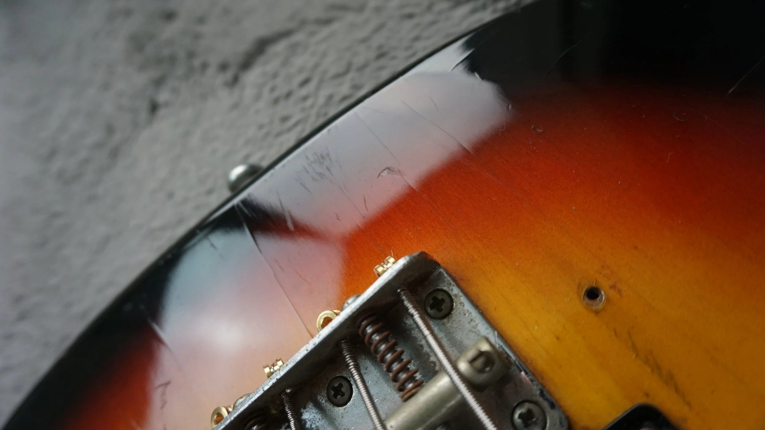 Vintage MIJ Offset 4-String Bass Sunburst – 30" Short Scale