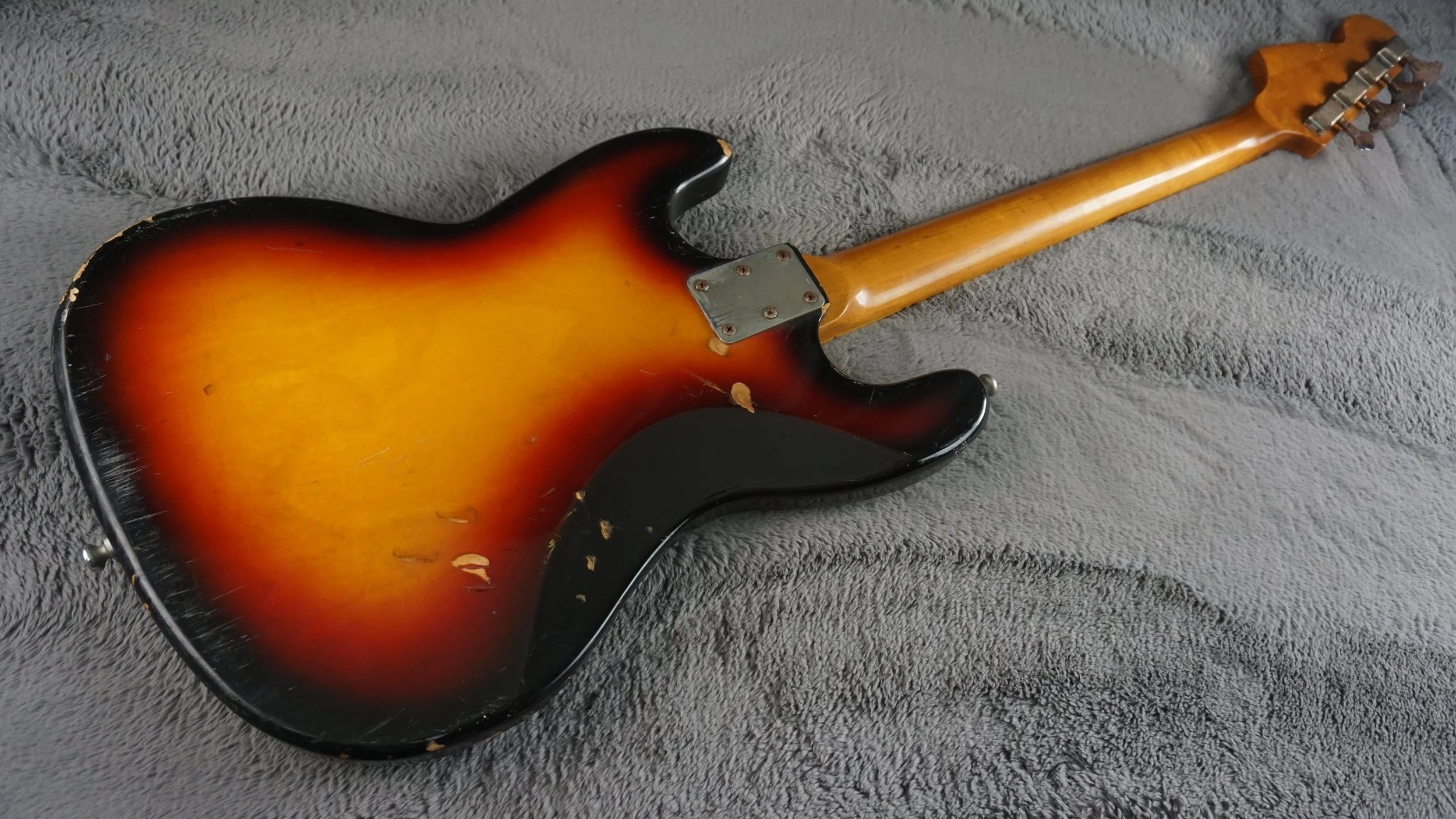 Vintage MIJ Offset 4-String Bass Sunburst – 30" Short Scale