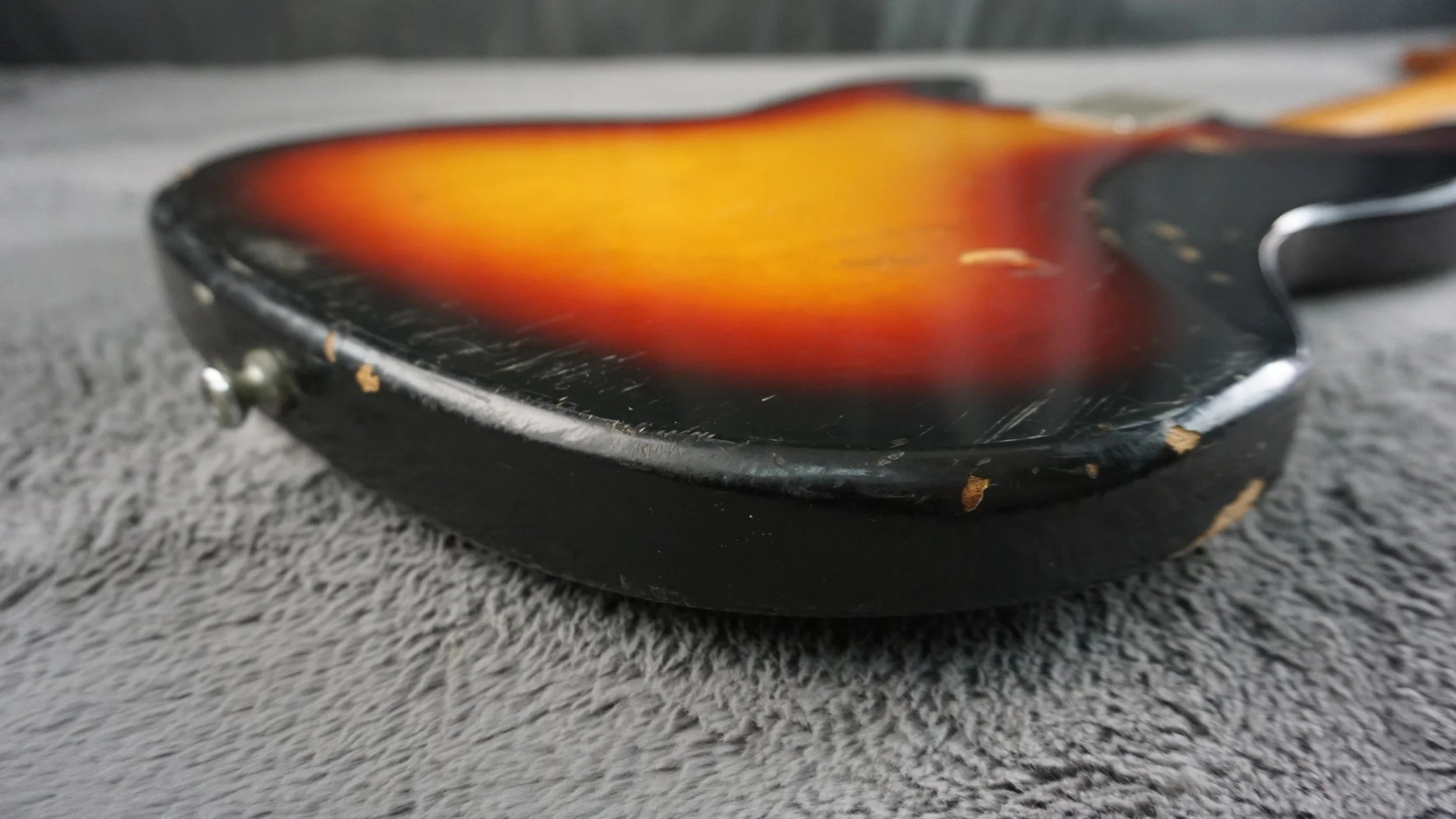 Vintage MIJ Offset 4-String Bass Sunburst – 30" Short Scale