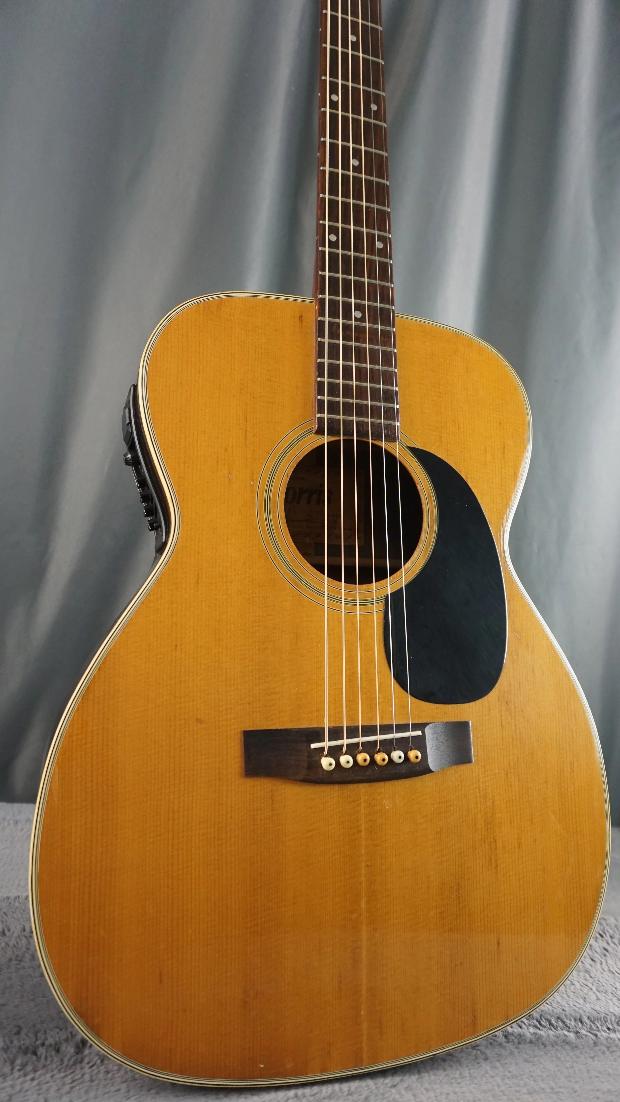 Morris F-15 OM Japan Acoustic Guitar w/ Built-In Electronics & Hard Case