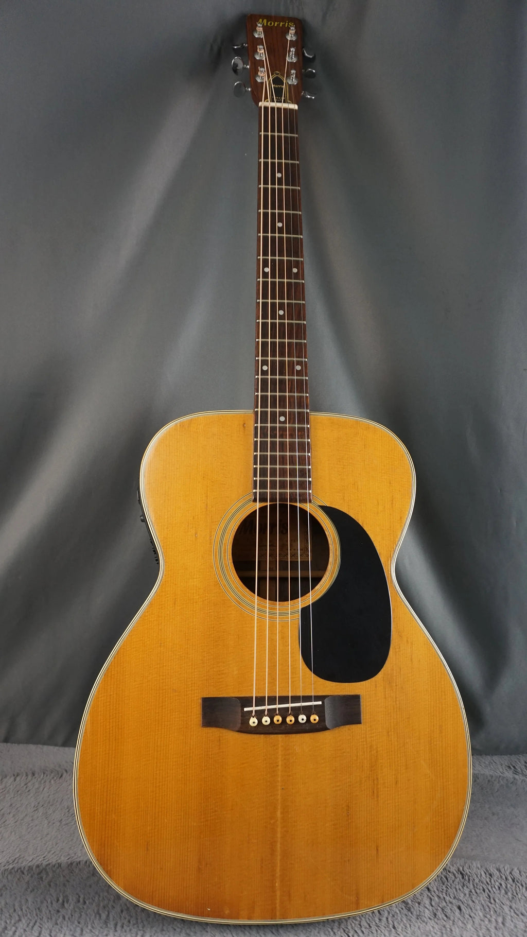 Morris F-15 OM Japan Acoustic Guitar w/ Built-In Electronics & Hard Case