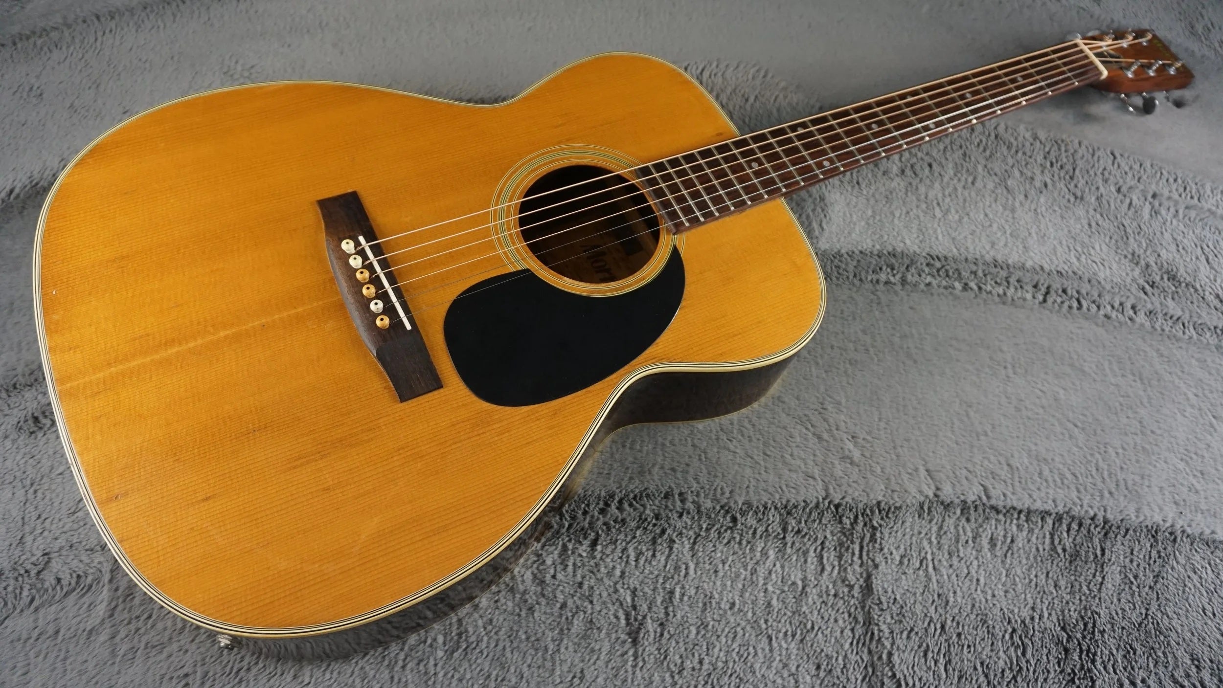 Morris F-15 OM Japan Acoustic Guitar w/ Built-In Electronics & Hard Case