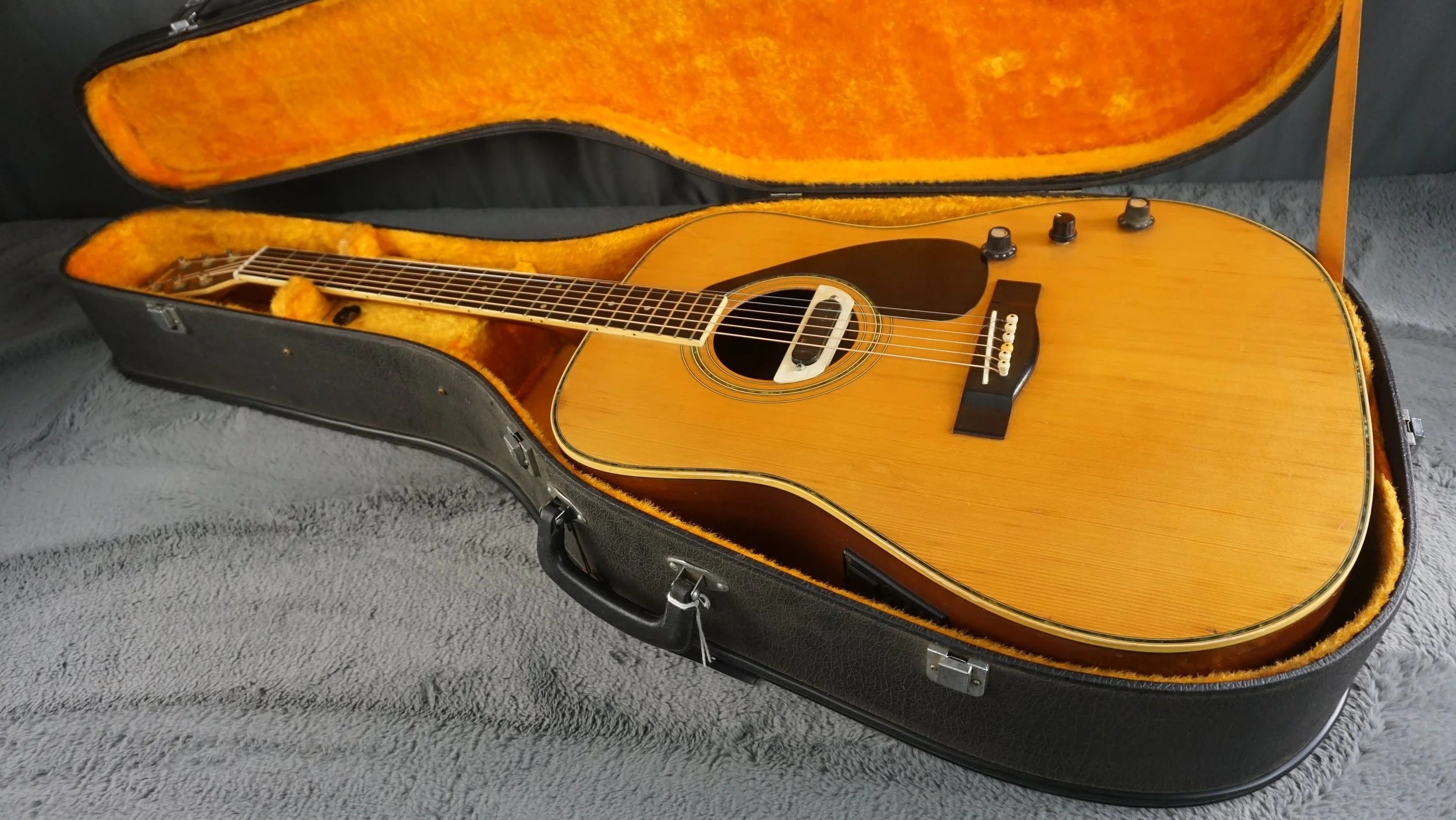 Yamaha FG-300D Japan Acoustic Guitar w/ Hard Case & Electronics