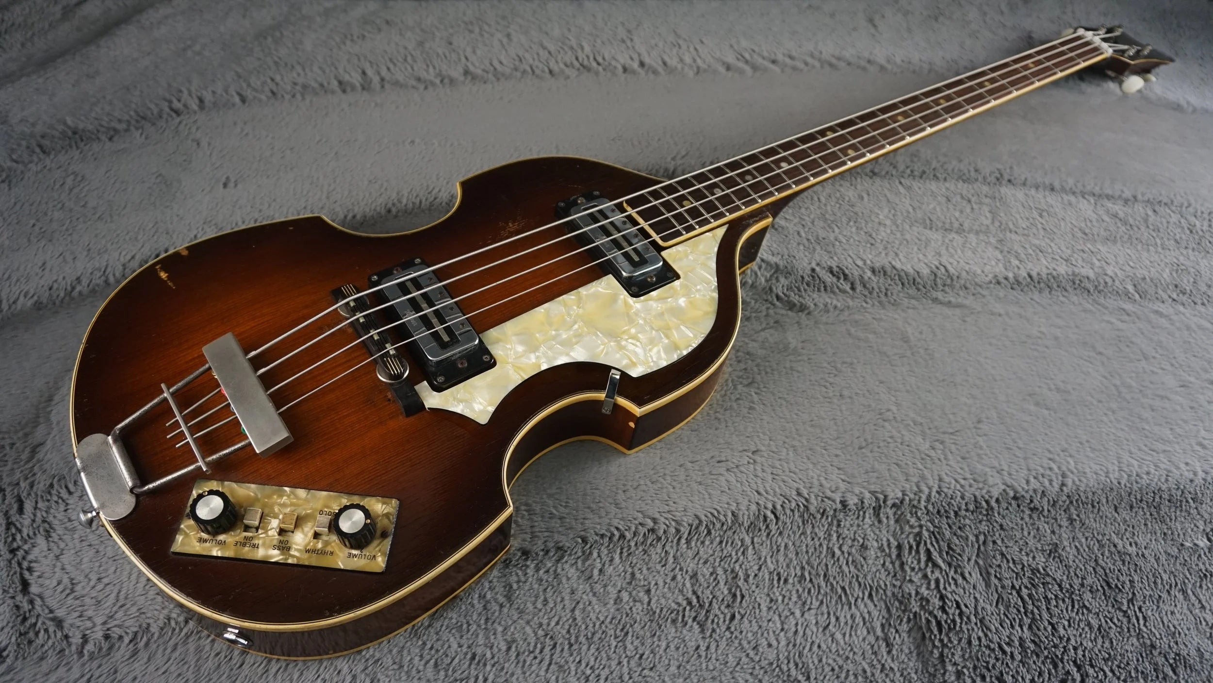 Hofner 500/1 Violin Bass 1967 w/ Case (Professionally Restored)