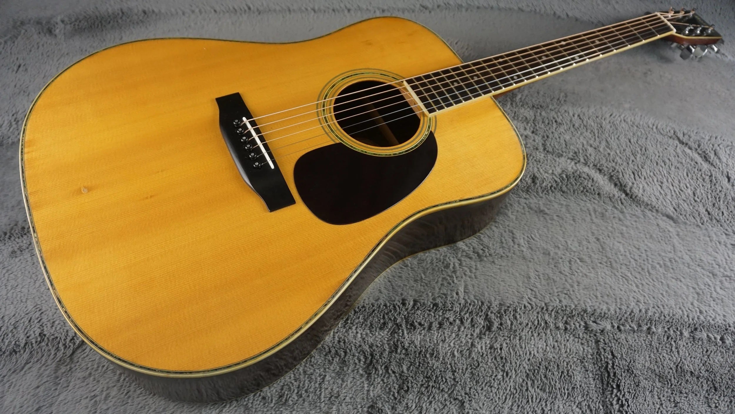 Morris W-30 Japan Acoustic Guitar w/ Hard Case