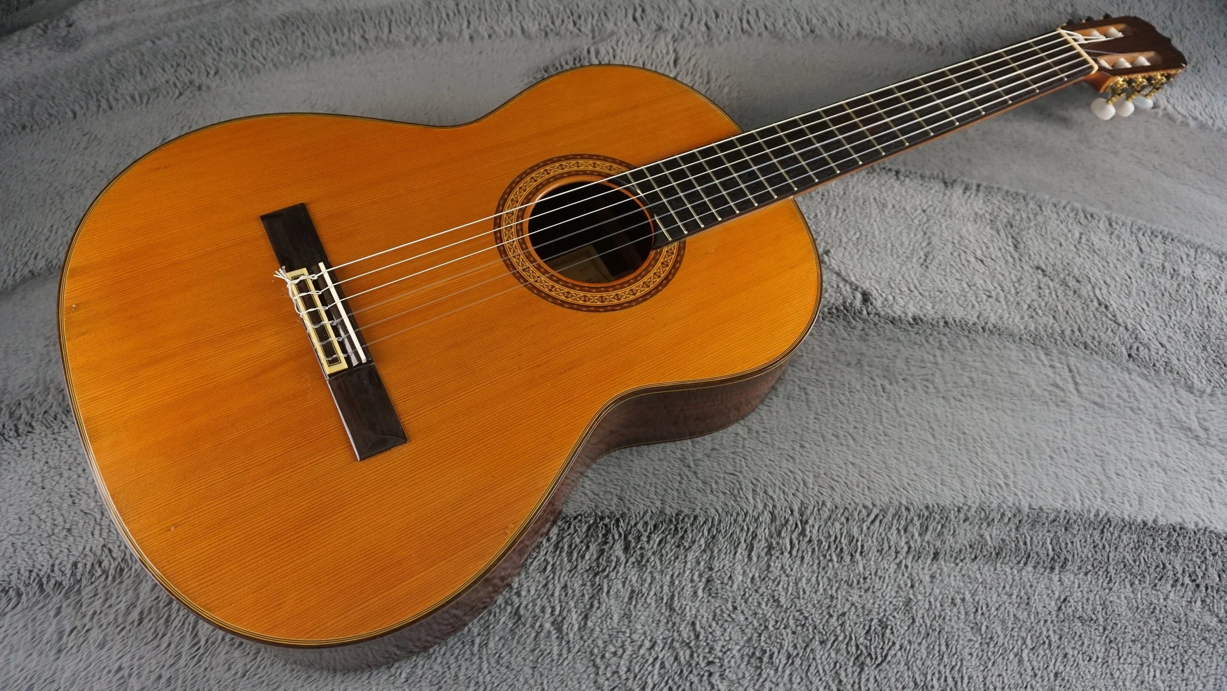 T. Matsuoka M50 Japan Classical Guitar w/ Hard Case
