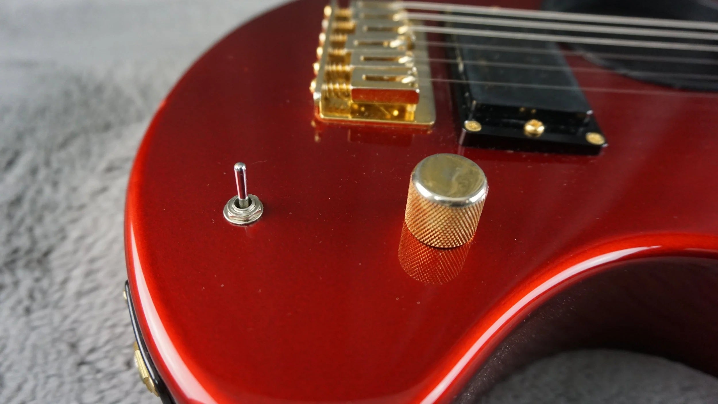Fernandes ZO-3 Electric Guitar w/ Built-In Speaker, Gig Bag – Red – Made in Japan