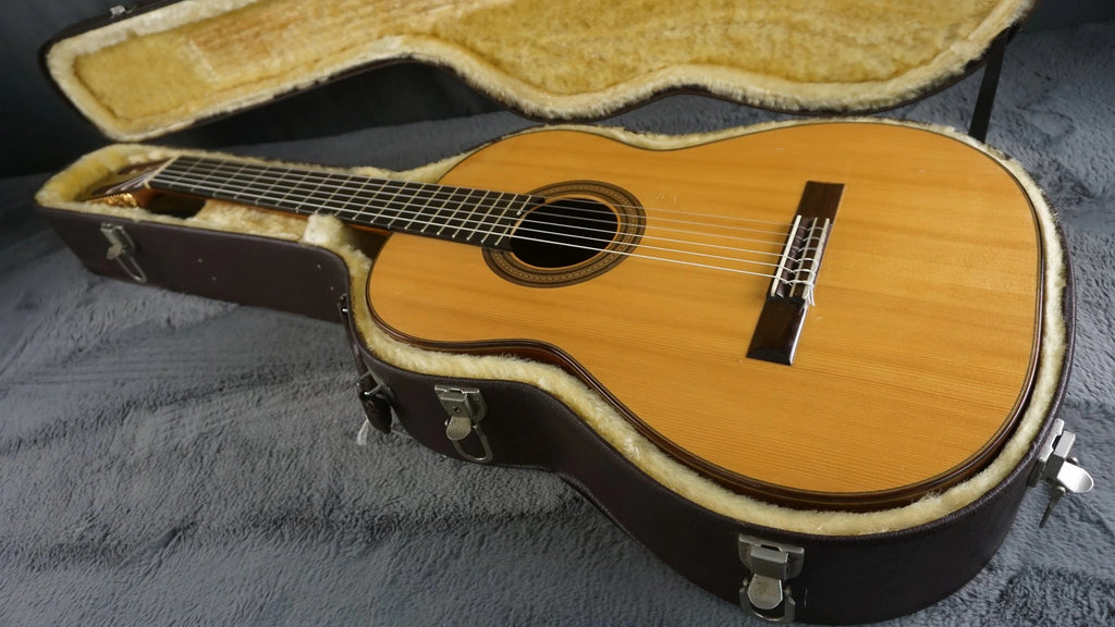 Kuniyoshi Matsui M-12 1987 Classical Guitar – Handbuilt in Japan – Solid Top – Original Case