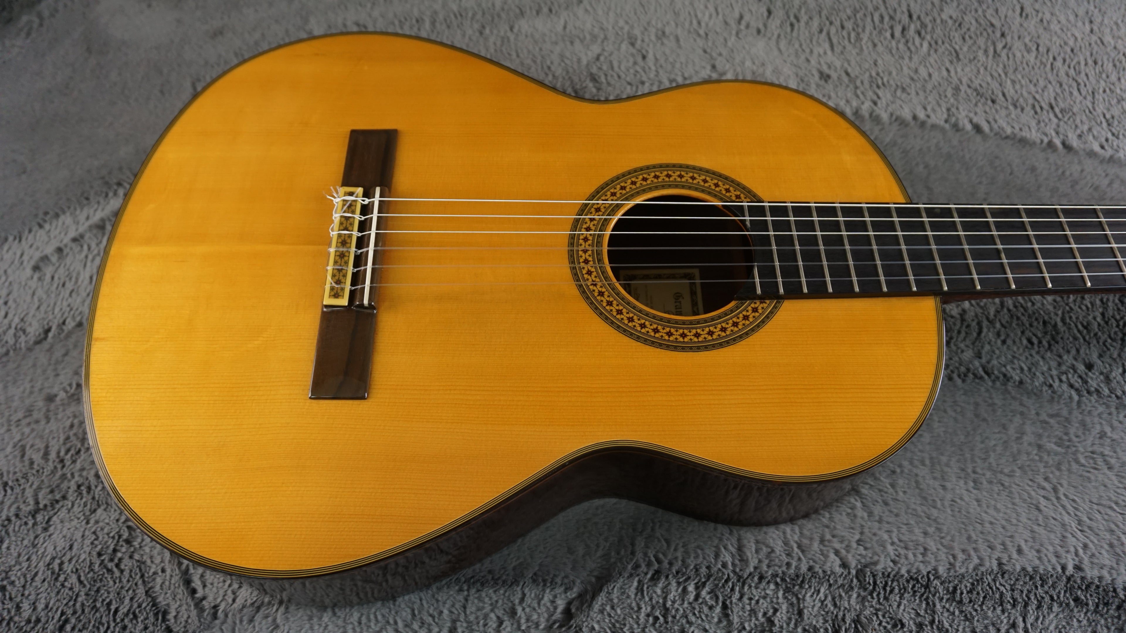 Yamaha GD-20 Grand Concert Classical Guitar
