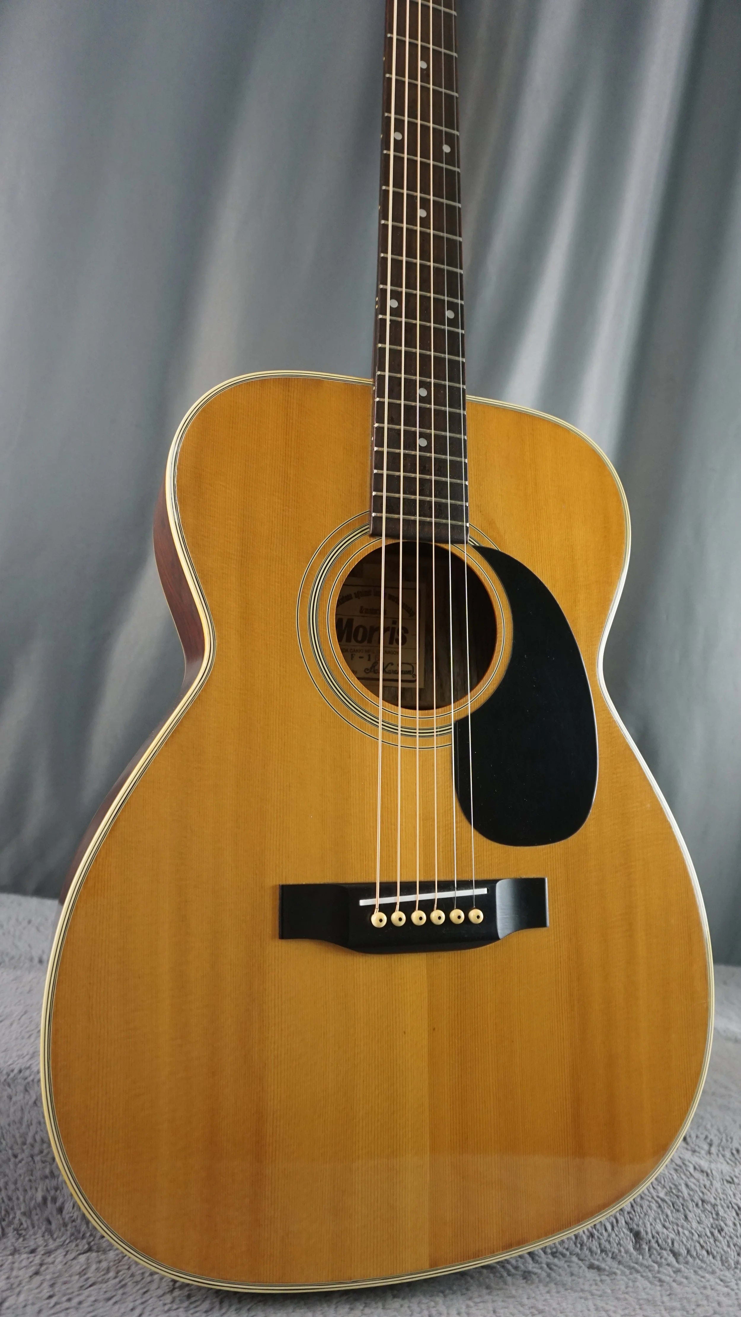 Morris F-18 Japan Folk Acoustic Guitar
