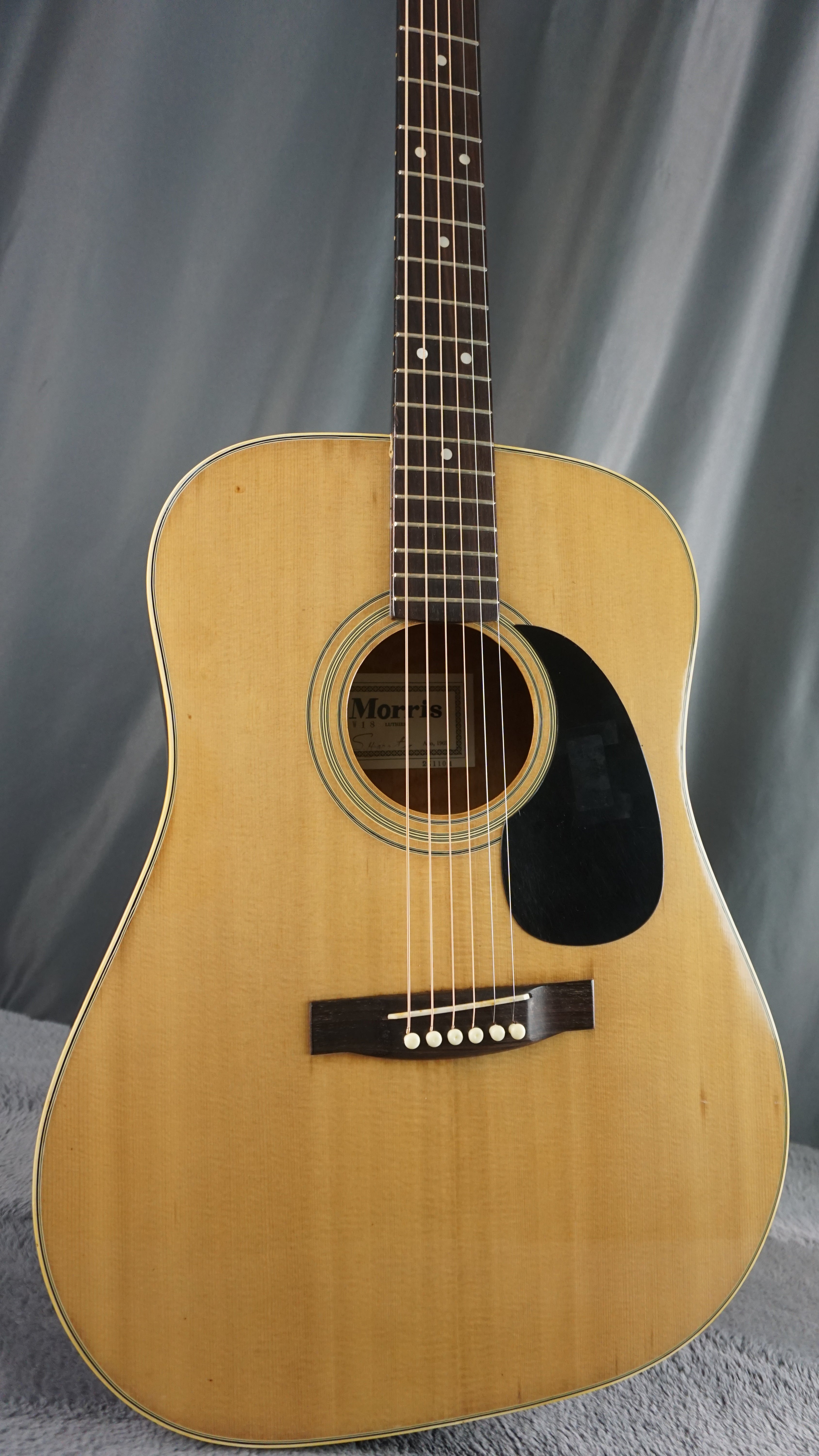 Morris W-18 Japan Acoustic Guitar