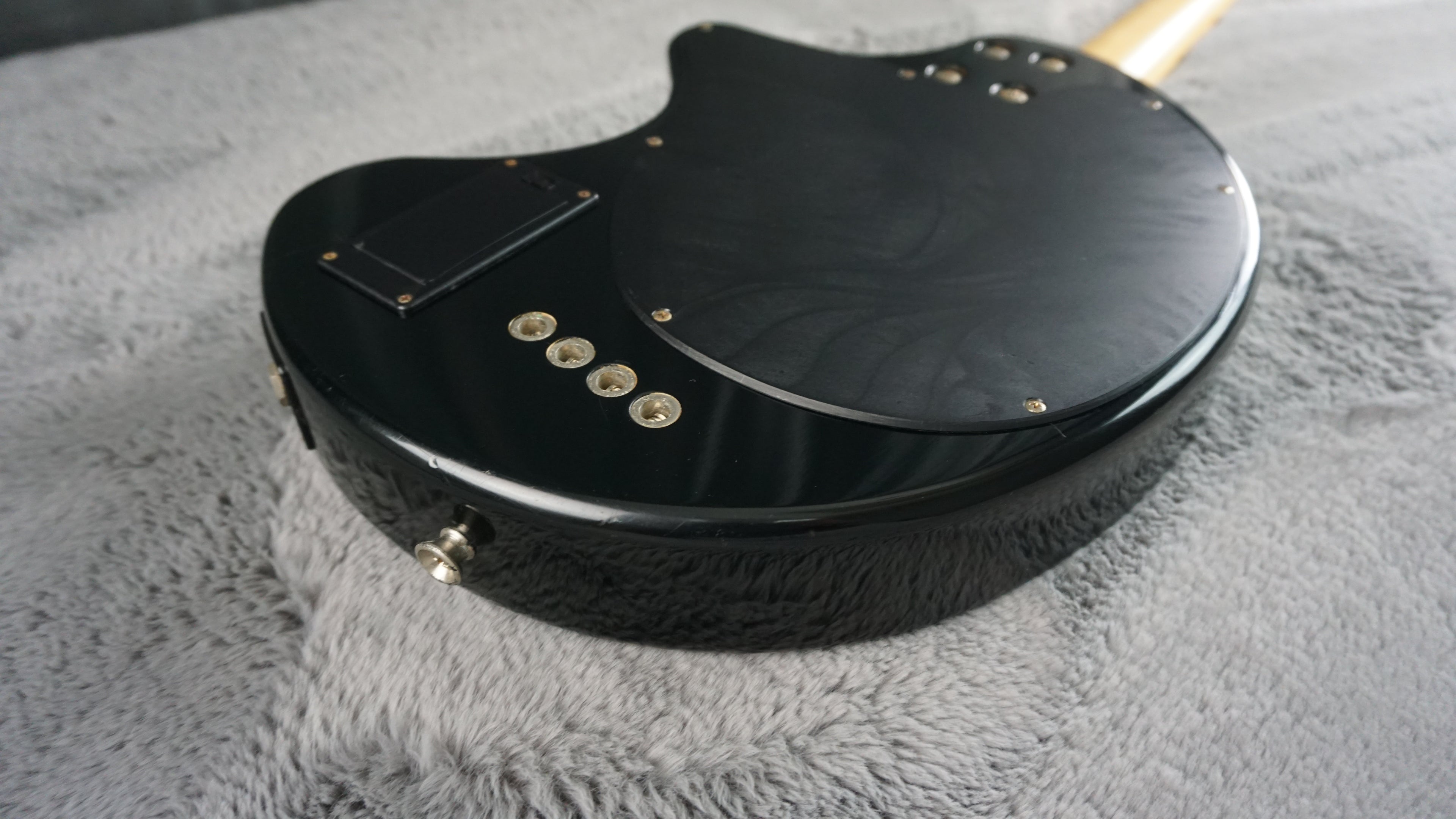 Fernandes Pie-ZO Bass - Sunburst w/ Built-in Speaker