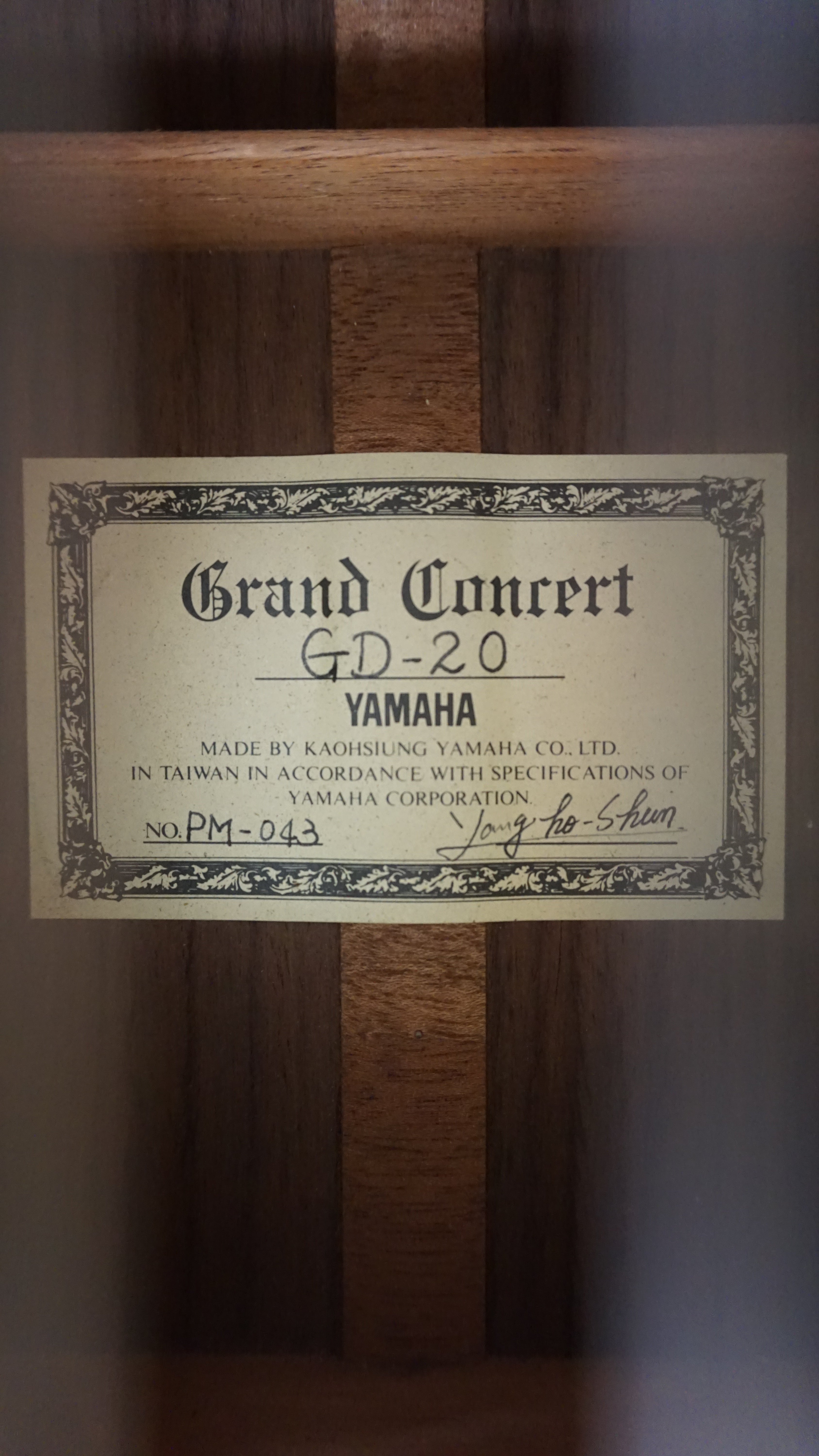 Yamaha GD-20 Grand Concert Classical Guitar