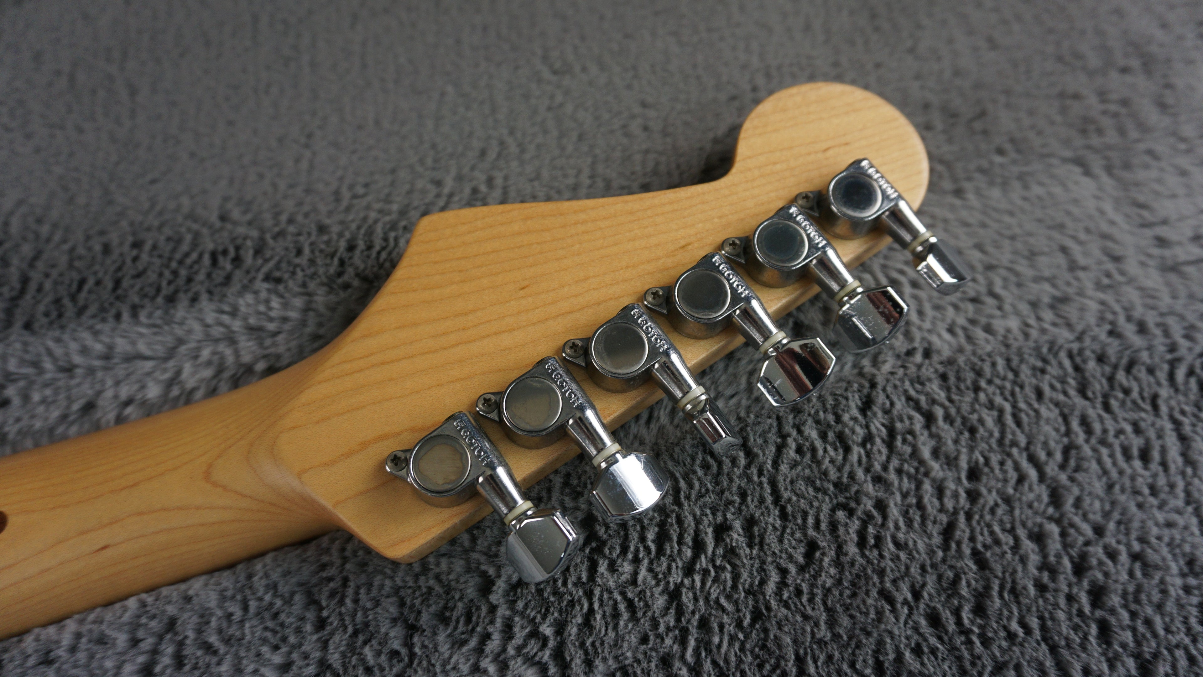 Fender Stratocaster - Cherry Japan