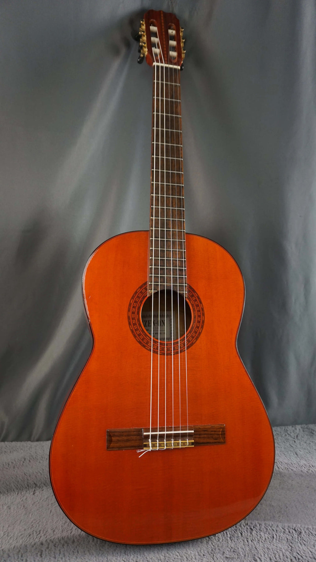 Tatsuno Zen-On Model 130 Japan Classical Guitar