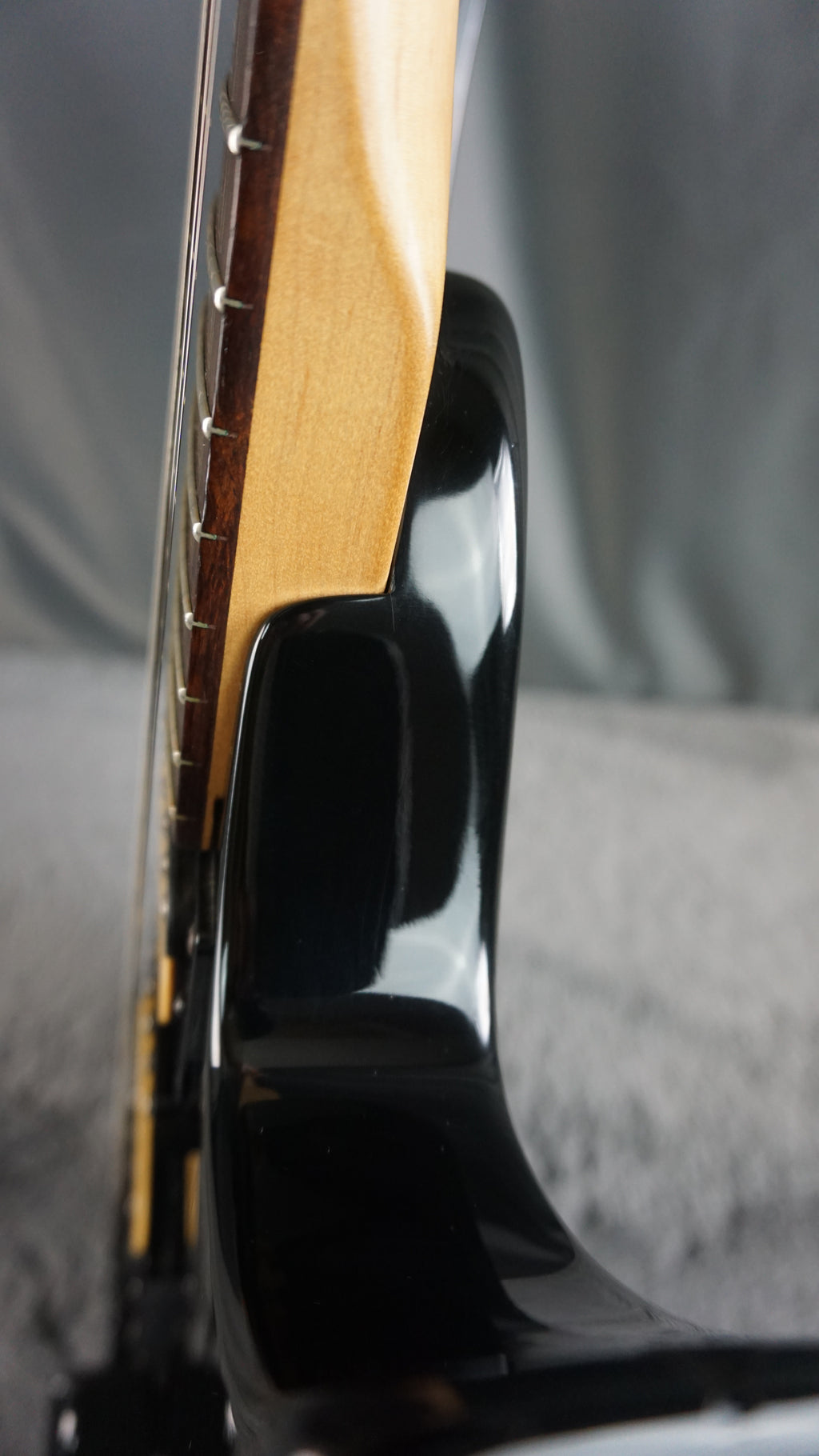 Anboy Superstrat Fujigen - Black Electric HSH