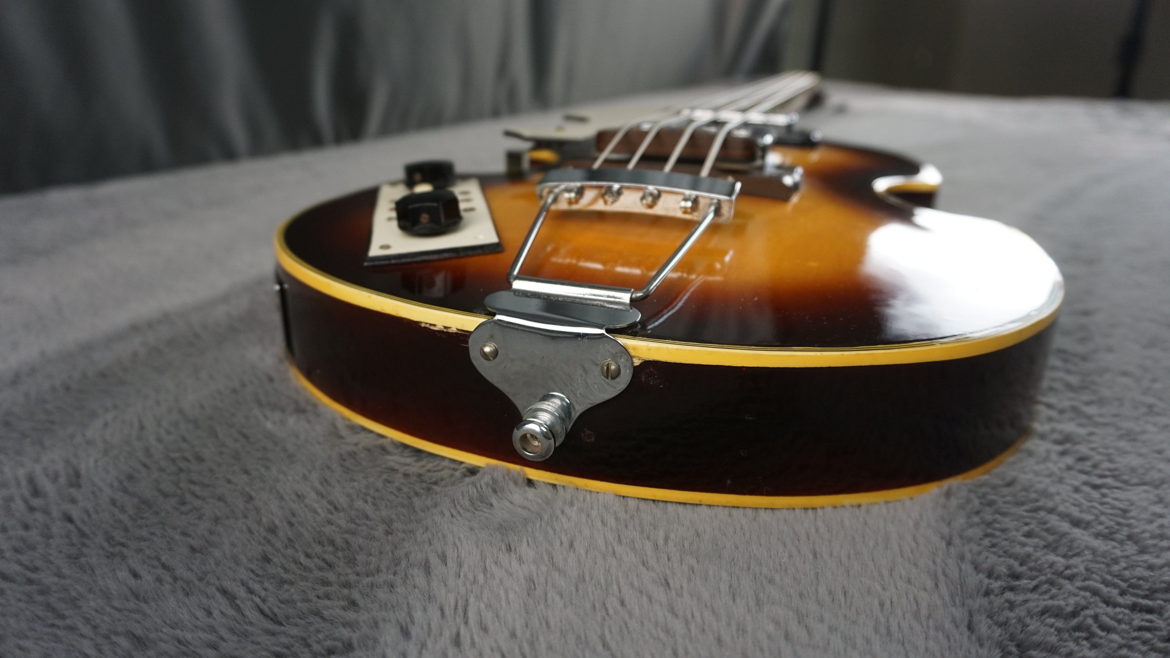 Greco Violin Bass Vintage - Sunburst Semi-Hollow Lefty