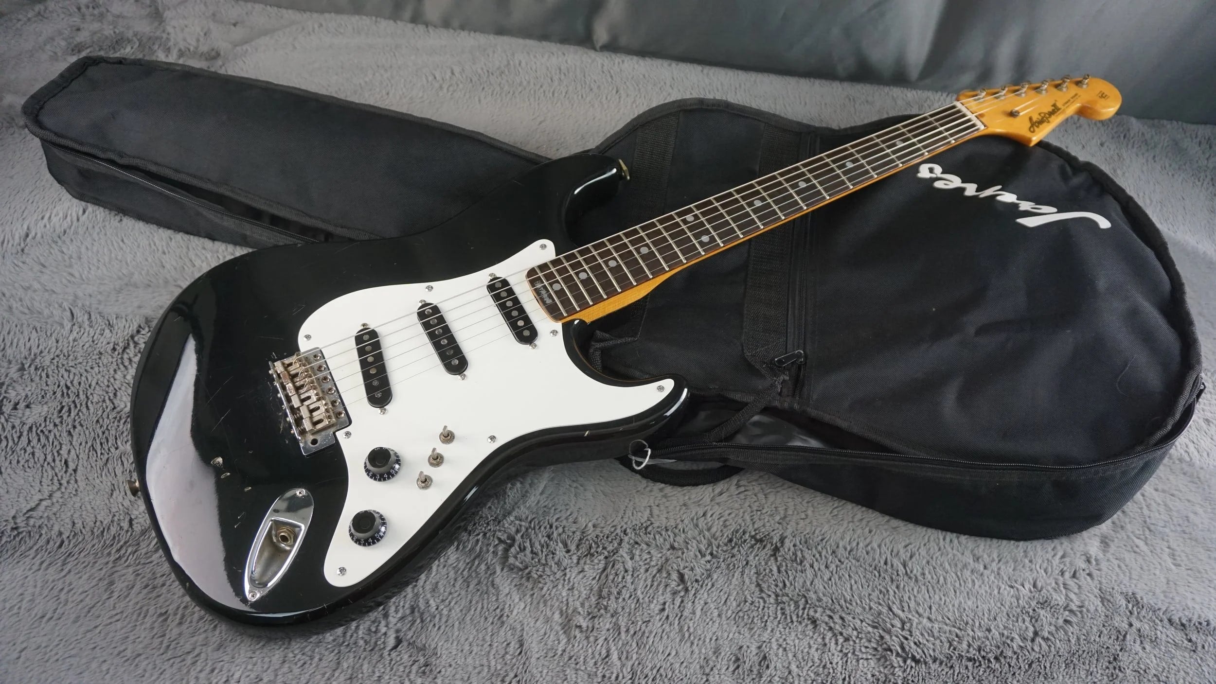 Aria Pro II Strikin' Sound S-Style Japan Black