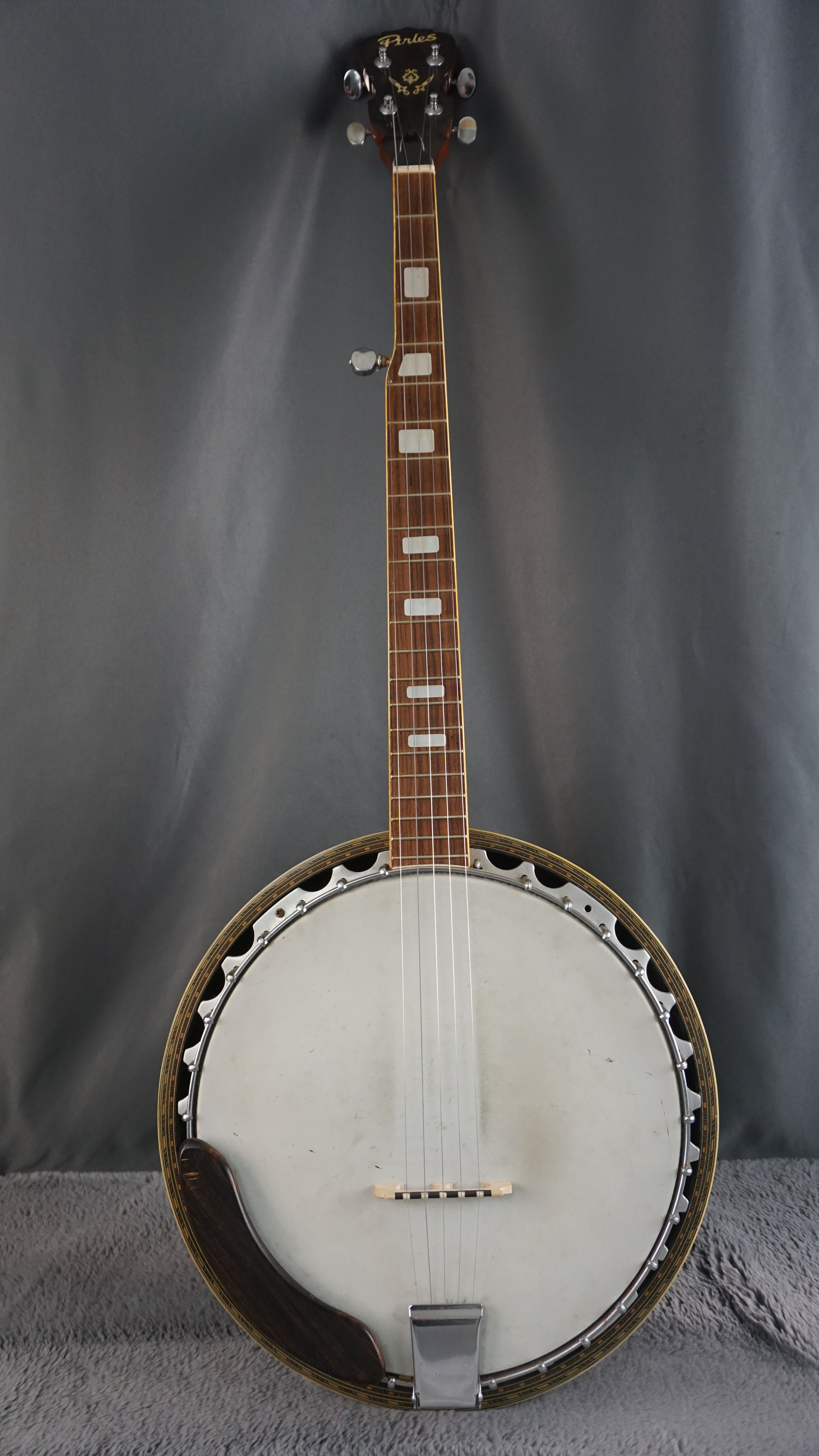 Pirles 5-String Closed Back Banjo w/ Hard Case